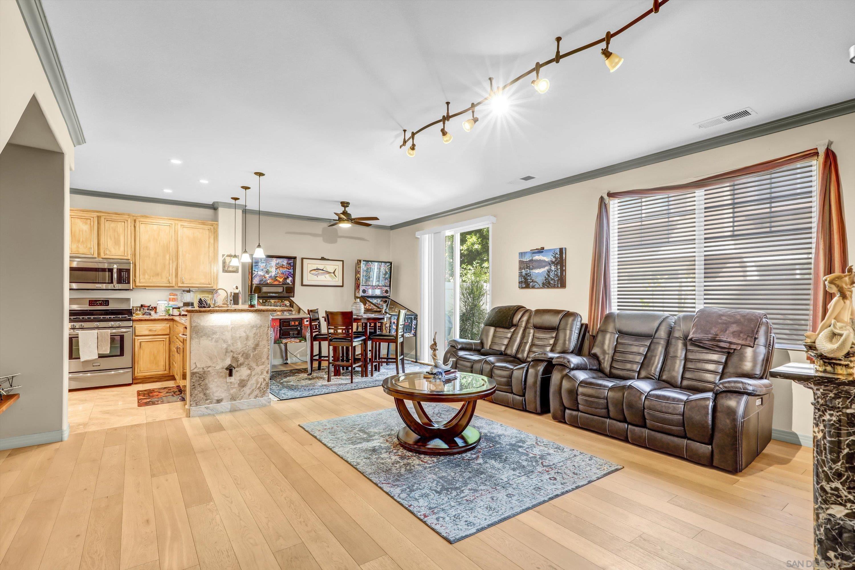 Detail Gallery Image 4 of 38 For 9625 W Canyon Ter  #4,  San Diego,  CA 92123 - 3 Beds | 2/1 Baths