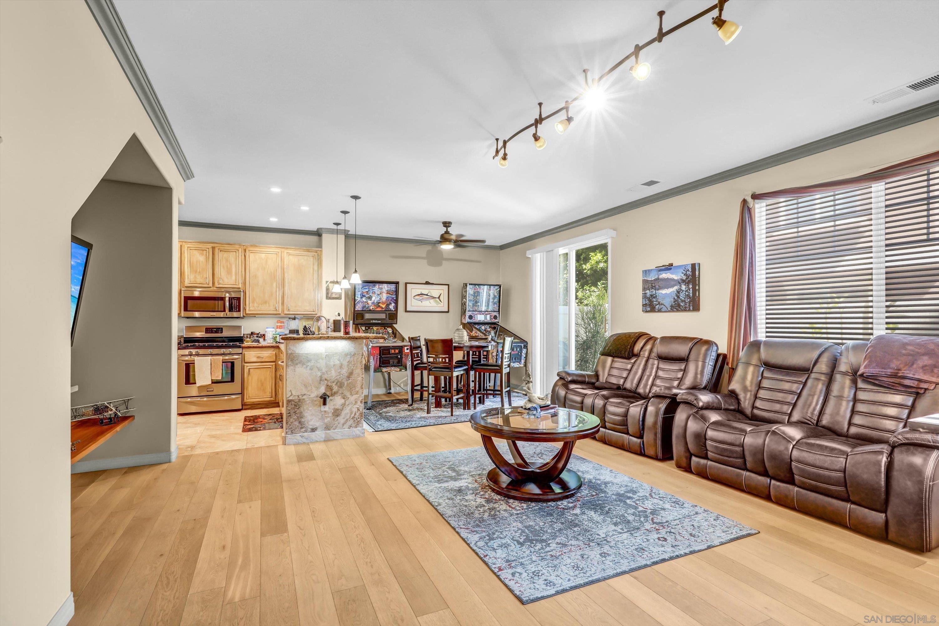 Detail Gallery Image 5 of 38 For 9625 W Canyon Ter  #4,  San Diego,  CA 92123 - 3 Beds | 2/1 Baths