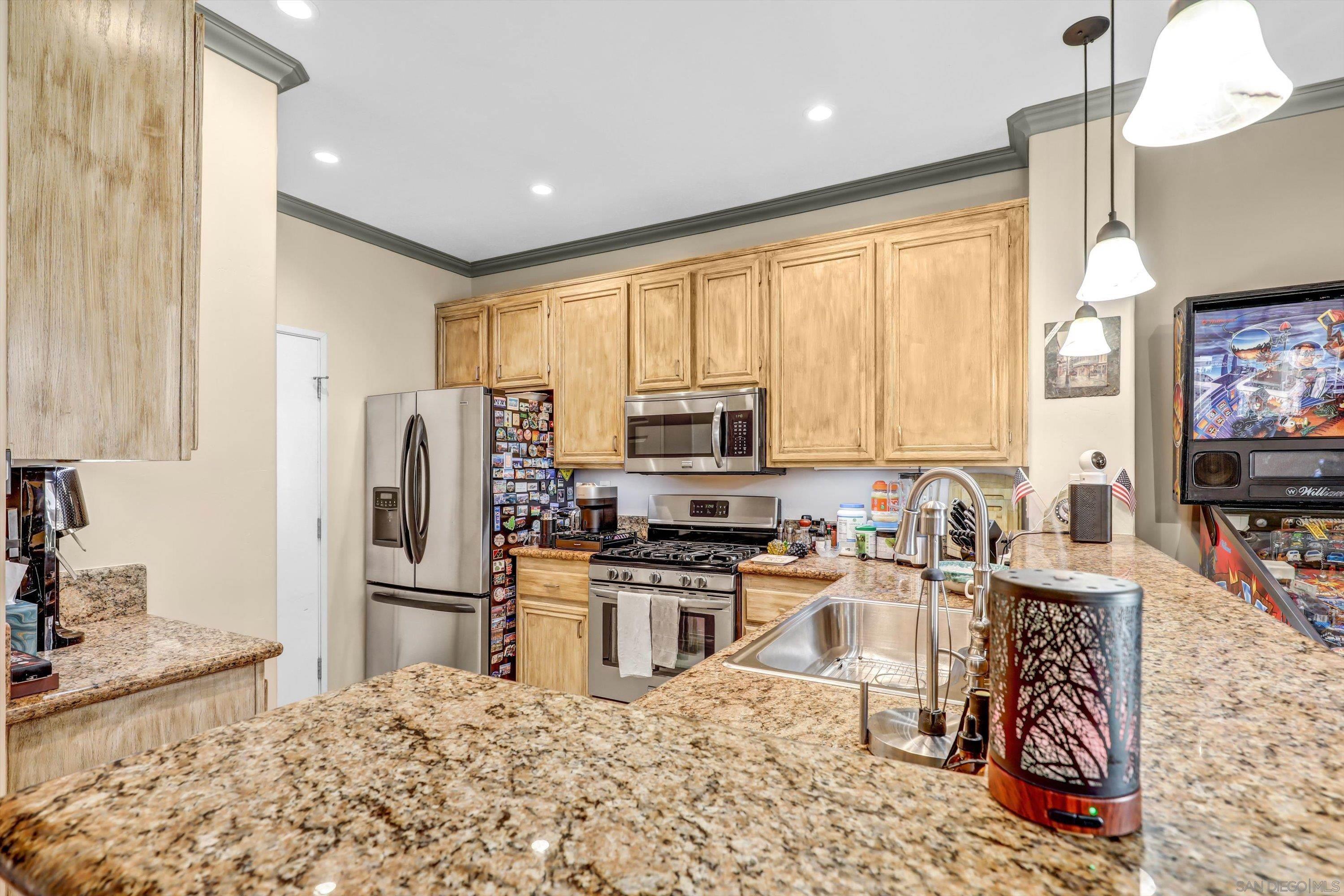 Detail Gallery Image 10 of 38 For 9625 W Canyon Ter  #4,  San Diego,  CA 92123 - 3 Beds | 2/1 Baths