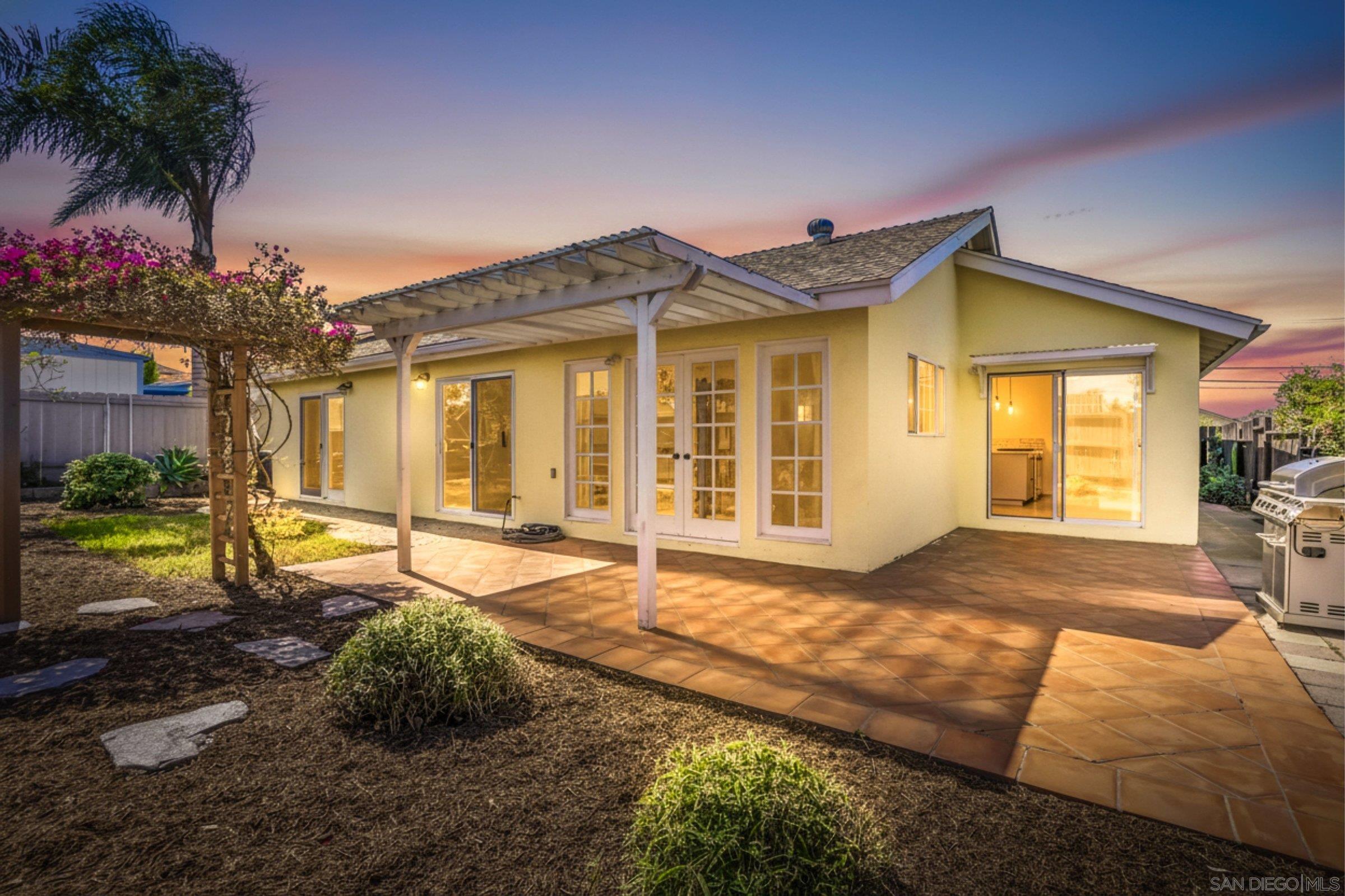 Detail Gallery Image 2 of 29 For 5179  Diane Ave, San Diego,  CA 92117 - 4 Beds | 2 Baths