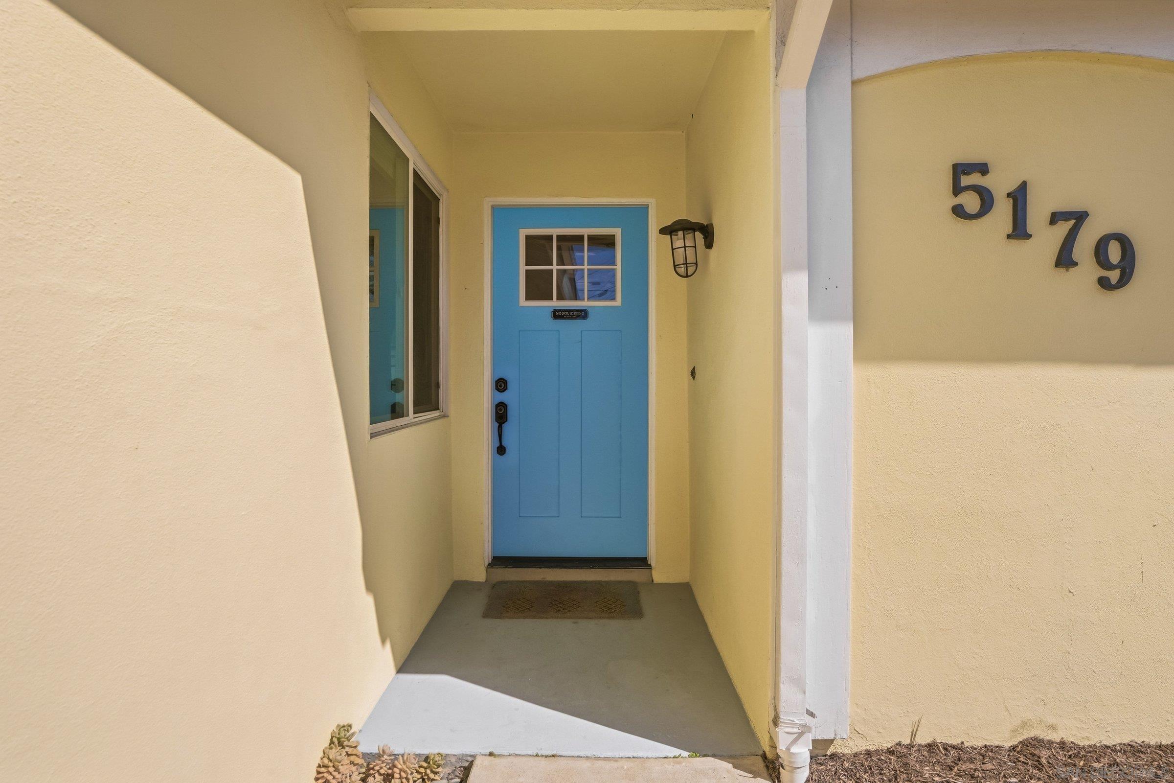 Detail Gallery Image 3 of 29 For 5179  Diane Ave, San Diego,  CA 92117 - 4 Beds | 2 Baths
