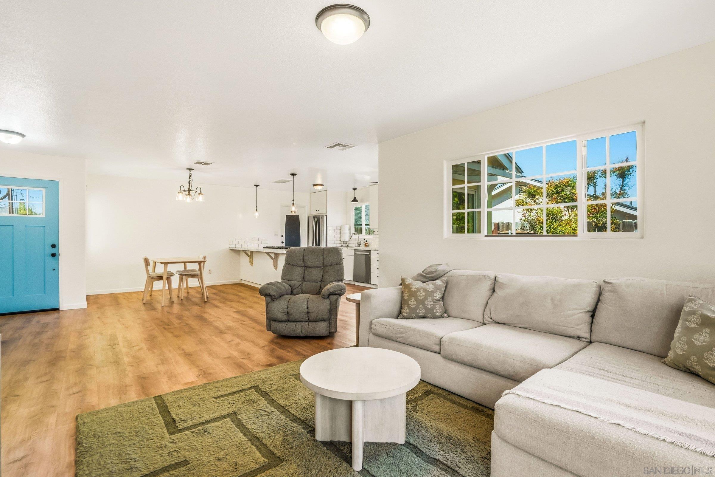 Detail Gallery Image 4 of 29 For 5179  Diane Ave, San Diego,  CA 92117 - 4 Beds | 2 Baths