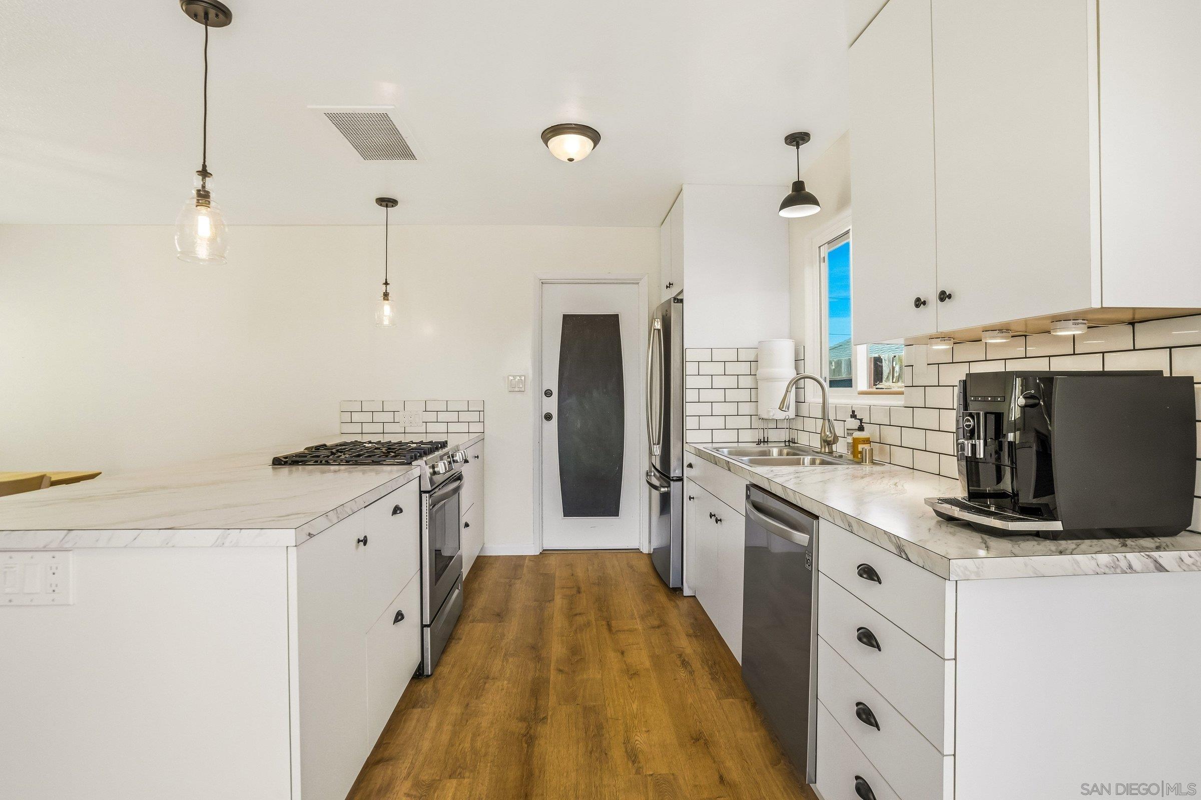 Detail Gallery Image 8 of 29 For 5179  Diane Ave, San Diego,  CA 92117 - 4 Beds | 2 Baths