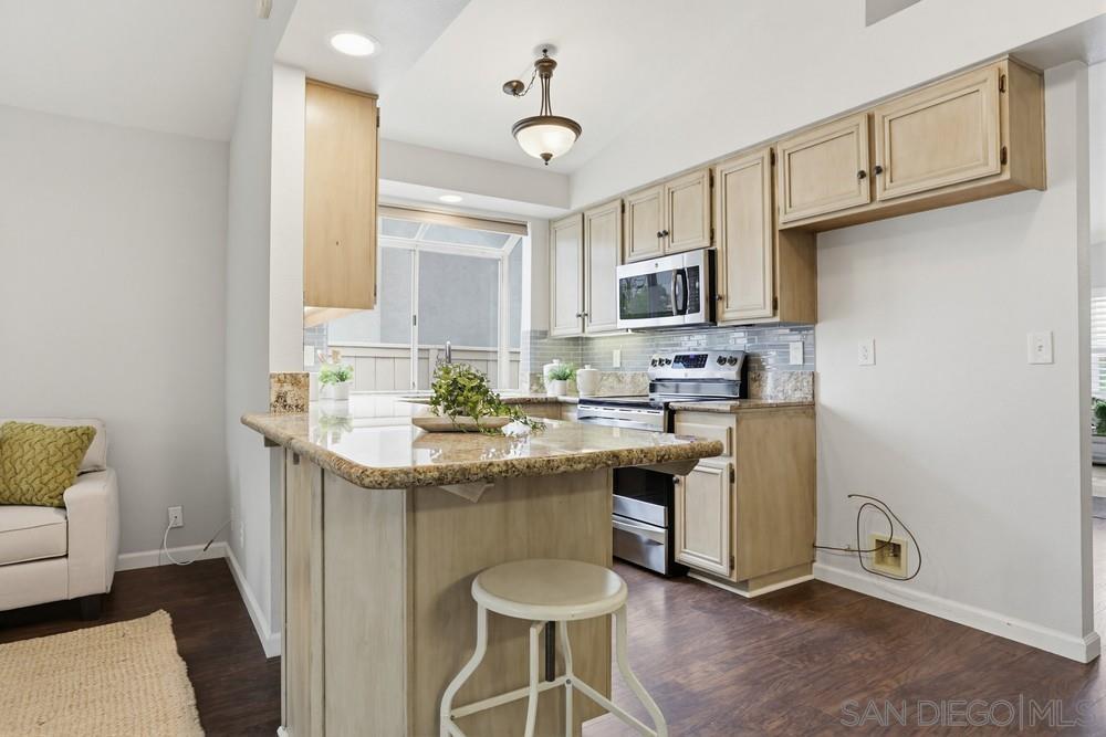 Detail Gallery Image 11 of 33 For 2246  Shadyridge Ave, Escondido,  CA 92029 - 3 Beds | 2 Baths