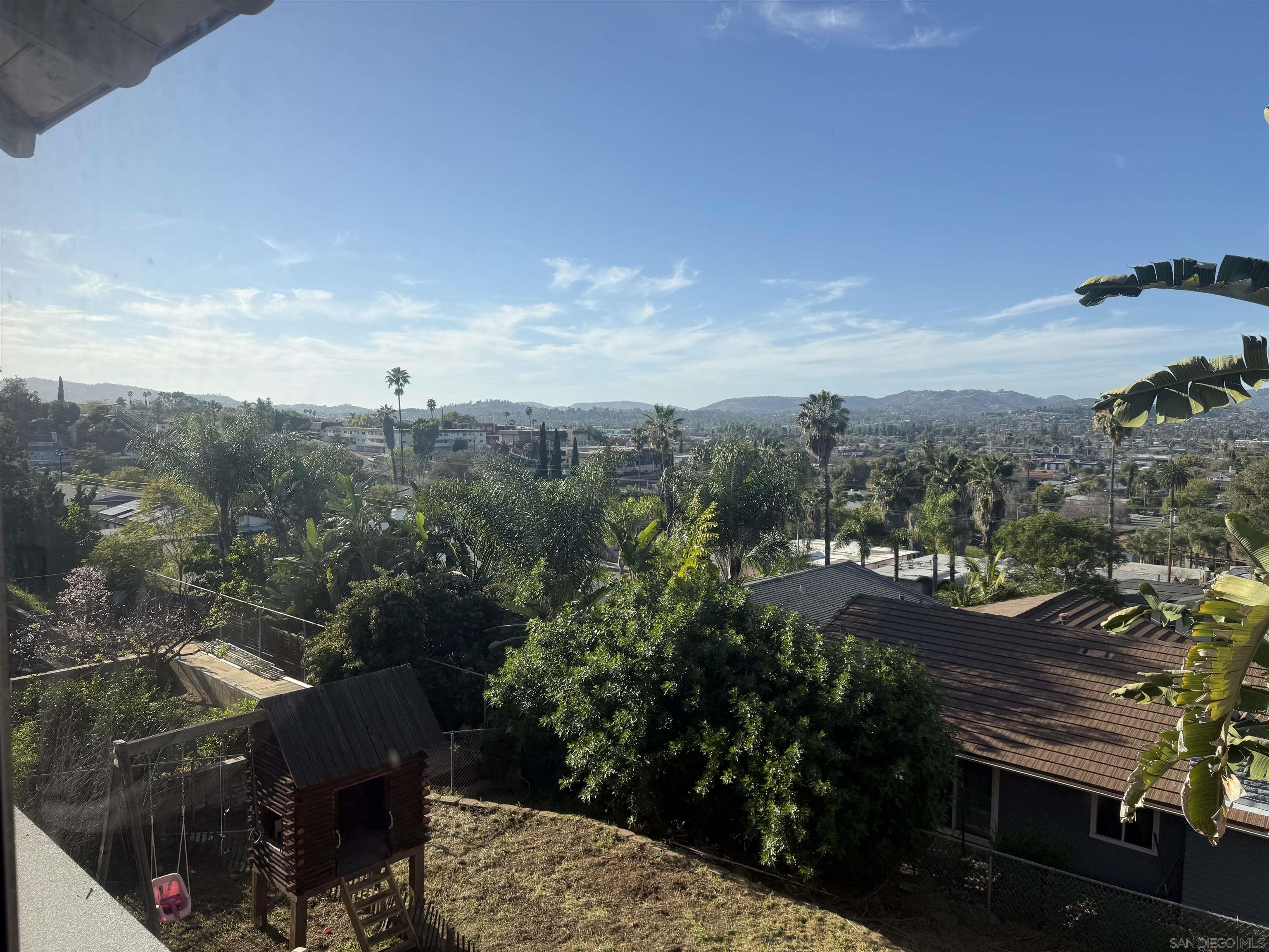 Detail Gallery Image 8 of 12 For 1024  Circle Dr, Escondido,  CA 92025 - 4 Beds | 3 Baths