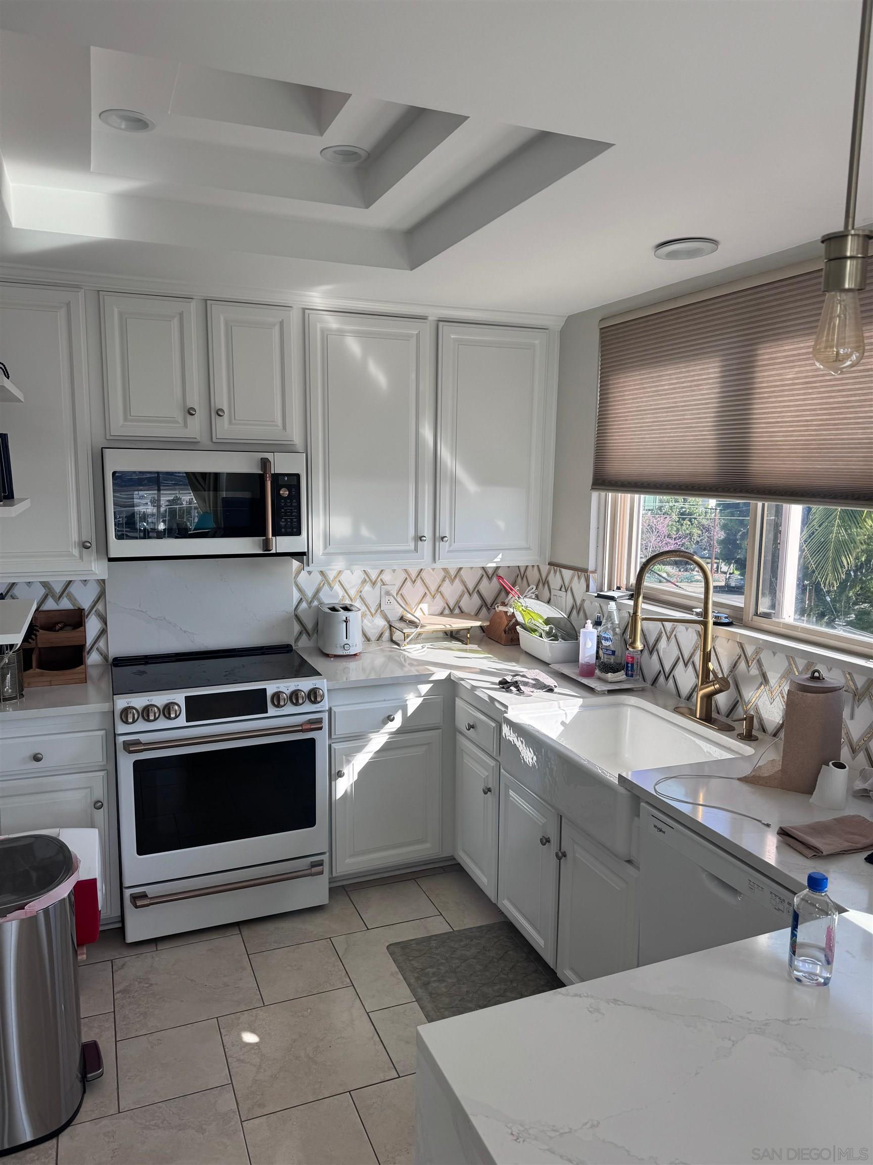 Detail Gallery Image 4 of 13 For 2410  Albatross  St.  18, San Diego,  CA 92101 - 1 Beds | 1/1 Baths