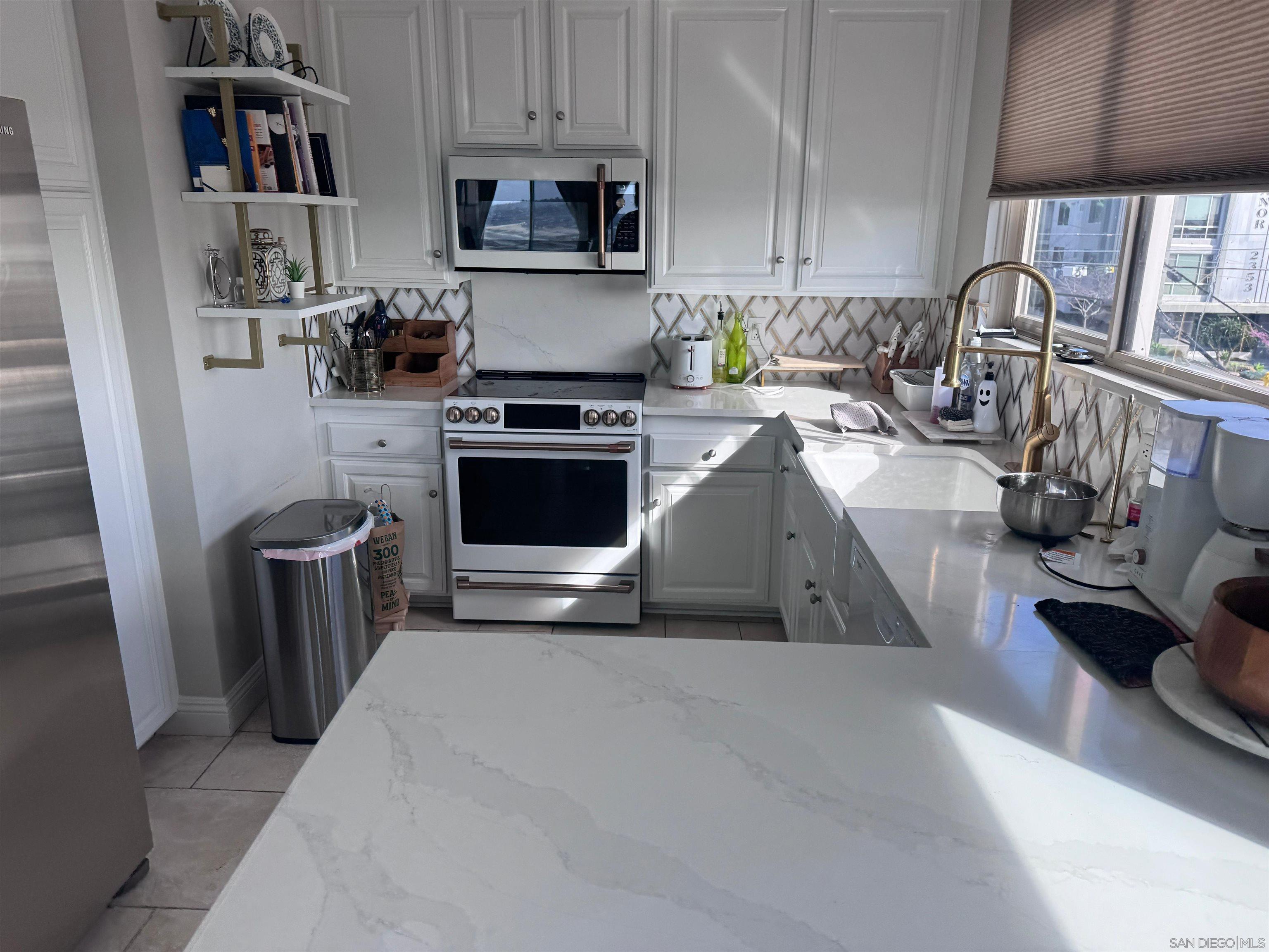 Detail Gallery Image 7 of 13 For 2410  Albatross  St.  18, San Diego,  CA 92101 - 1 Beds | 1/1 Baths