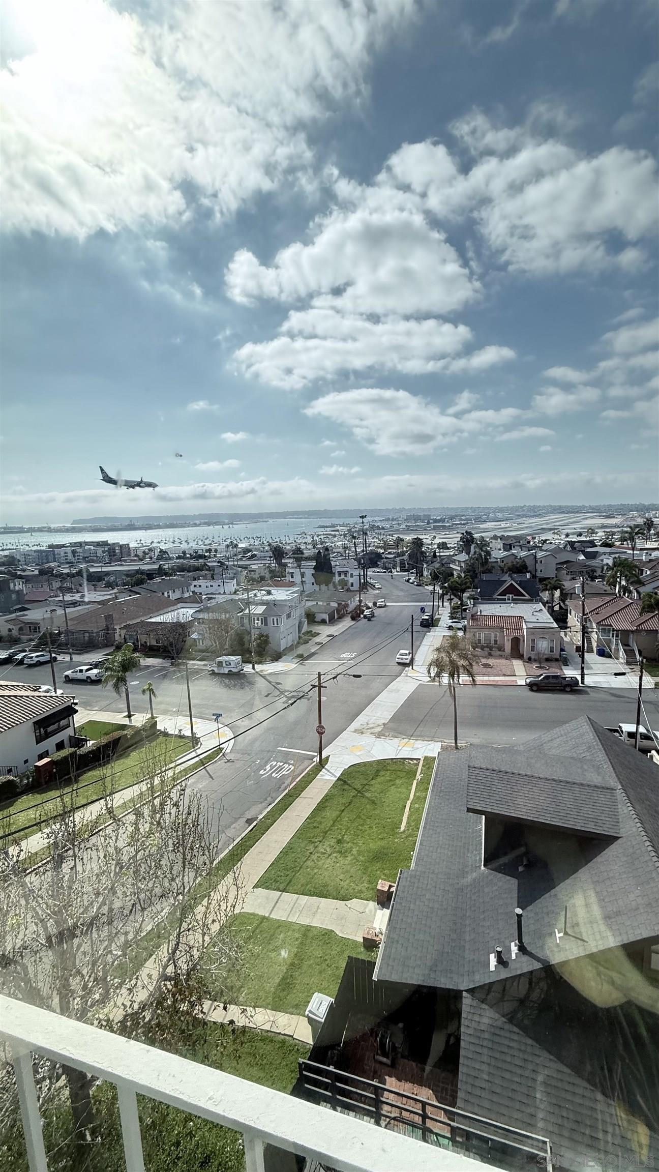 Detail Gallery Image 9 of 13 For 2410  Albatross  St.  18, San Diego,  CA 92101 - 1 Beds | 1/1 Baths