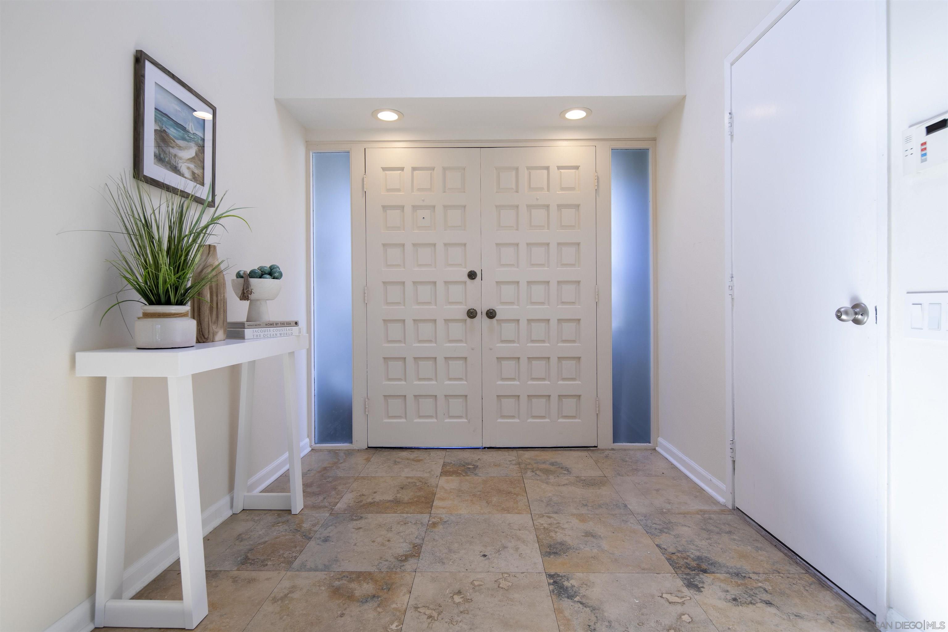 Detail Gallery Image 11 of 67 For 2283  Caminito Preciosa Sur, La Jolla,  CA 92037 - 3 Beds | 3 Baths