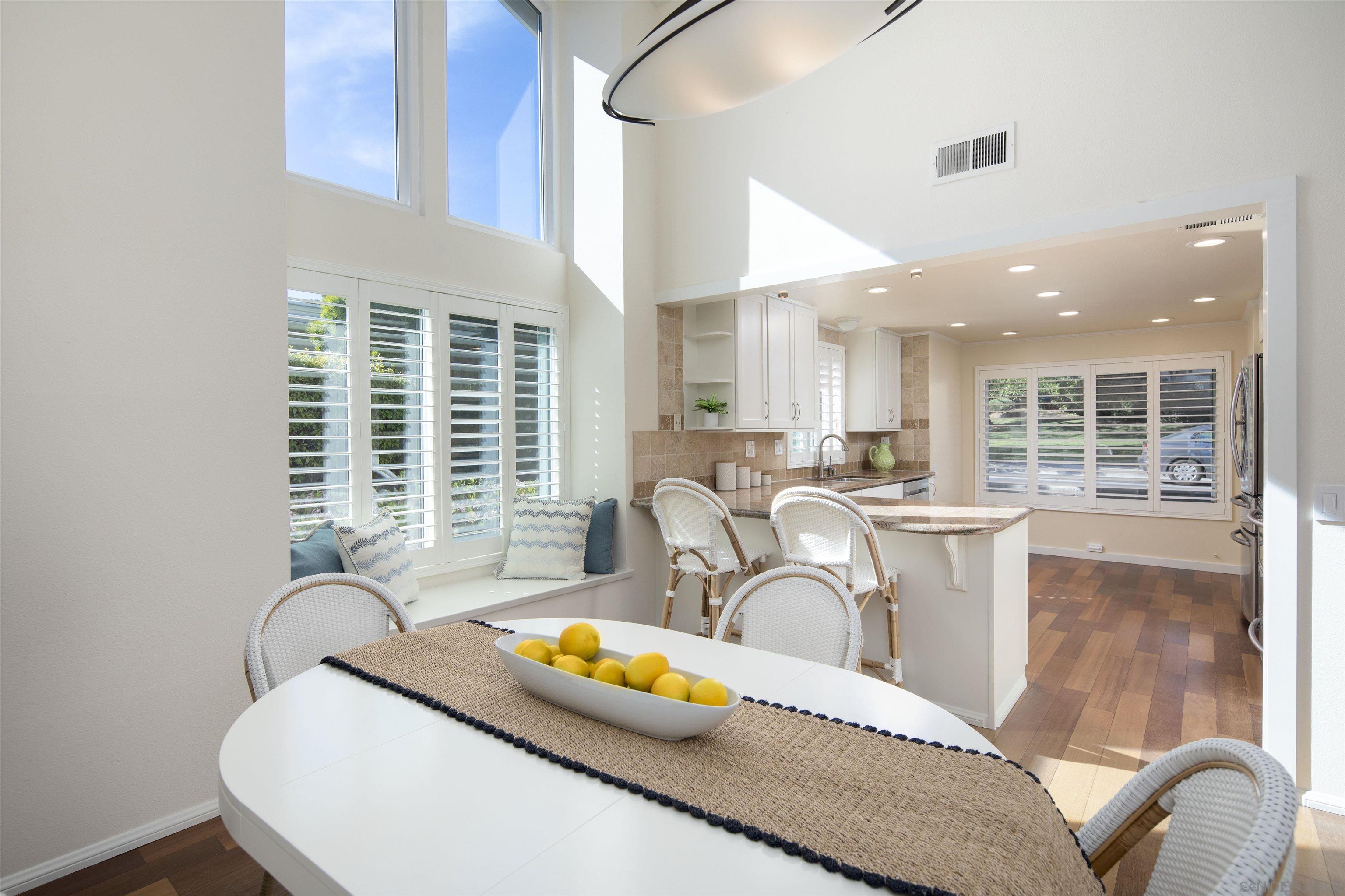 Detail Gallery Image 20 of 67 For 2283  Caminito Preciosa Sur, La Jolla,  CA 92037 - 3 Beds | 3 Baths