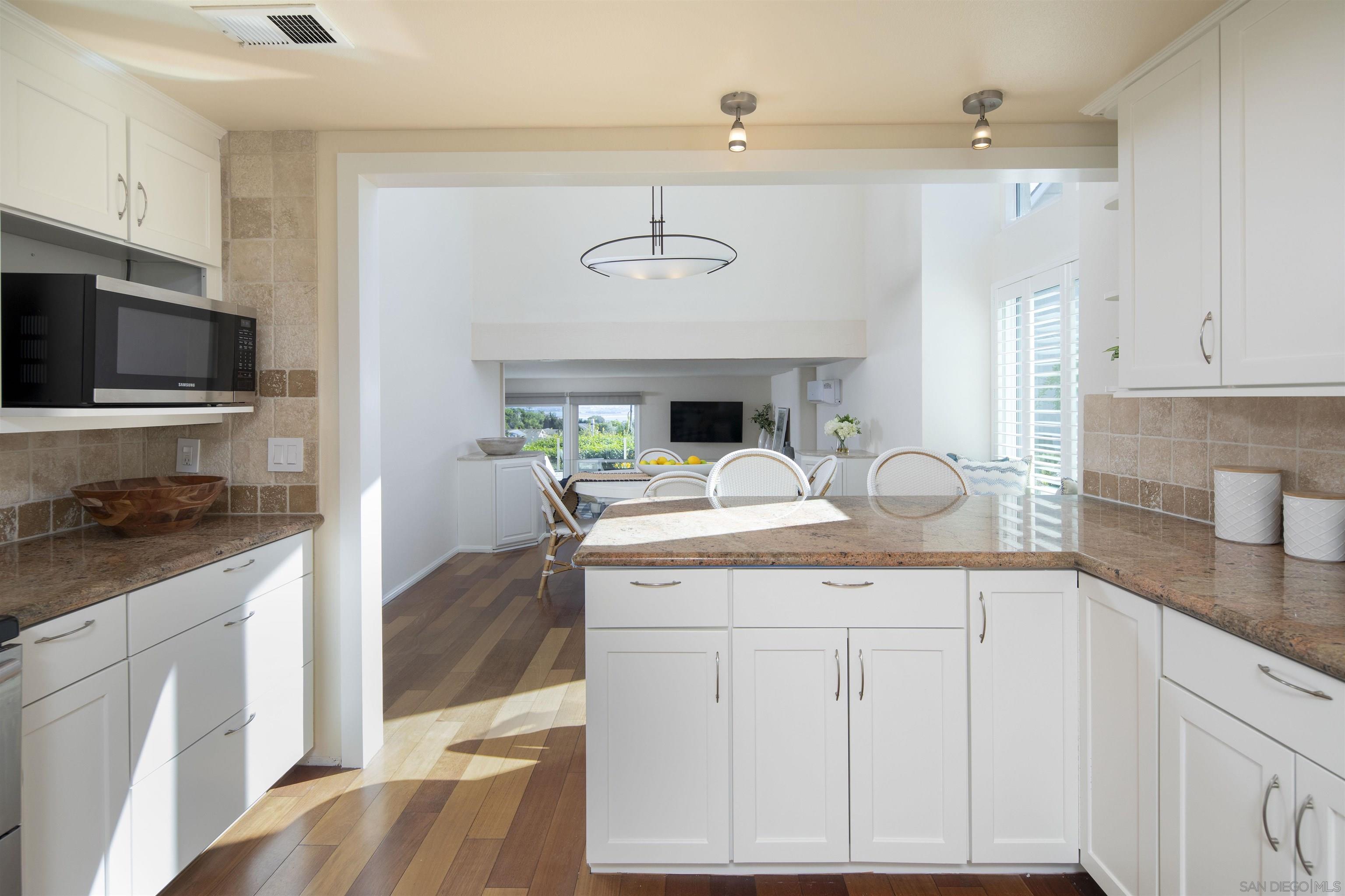 Detail Gallery Image 21 of 67 For 2283  Caminito Preciosa Sur, La Jolla,  CA 92037 - 3 Beds | 3 Baths