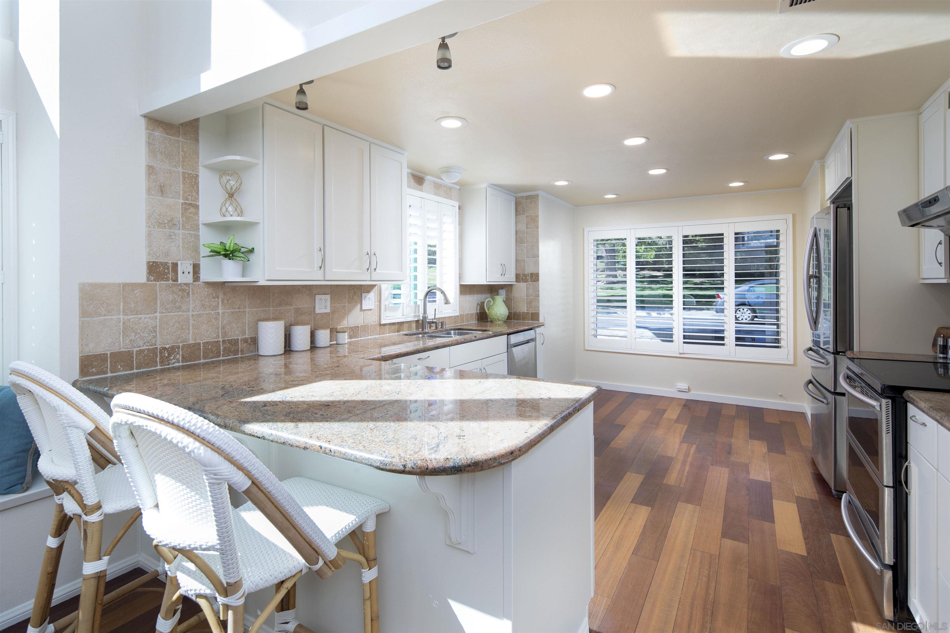 Detail Gallery Image 22 of 67 For 2283  Caminito Preciosa Sur, La Jolla,  CA 92037 - 3 Beds | 3 Baths