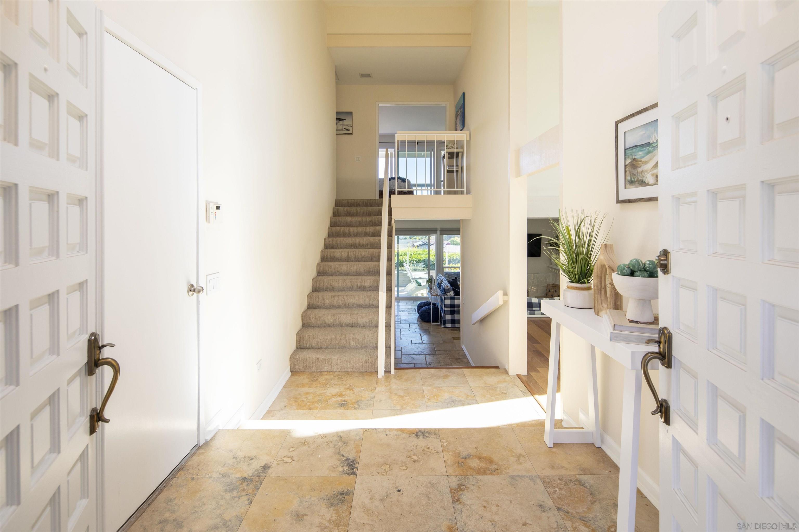 Detail Gallery Image 9 of 67 For 2283  Caminito Preciosa Sur, La Jolla,  CA 92037 - 3 Beds | 3 Baths