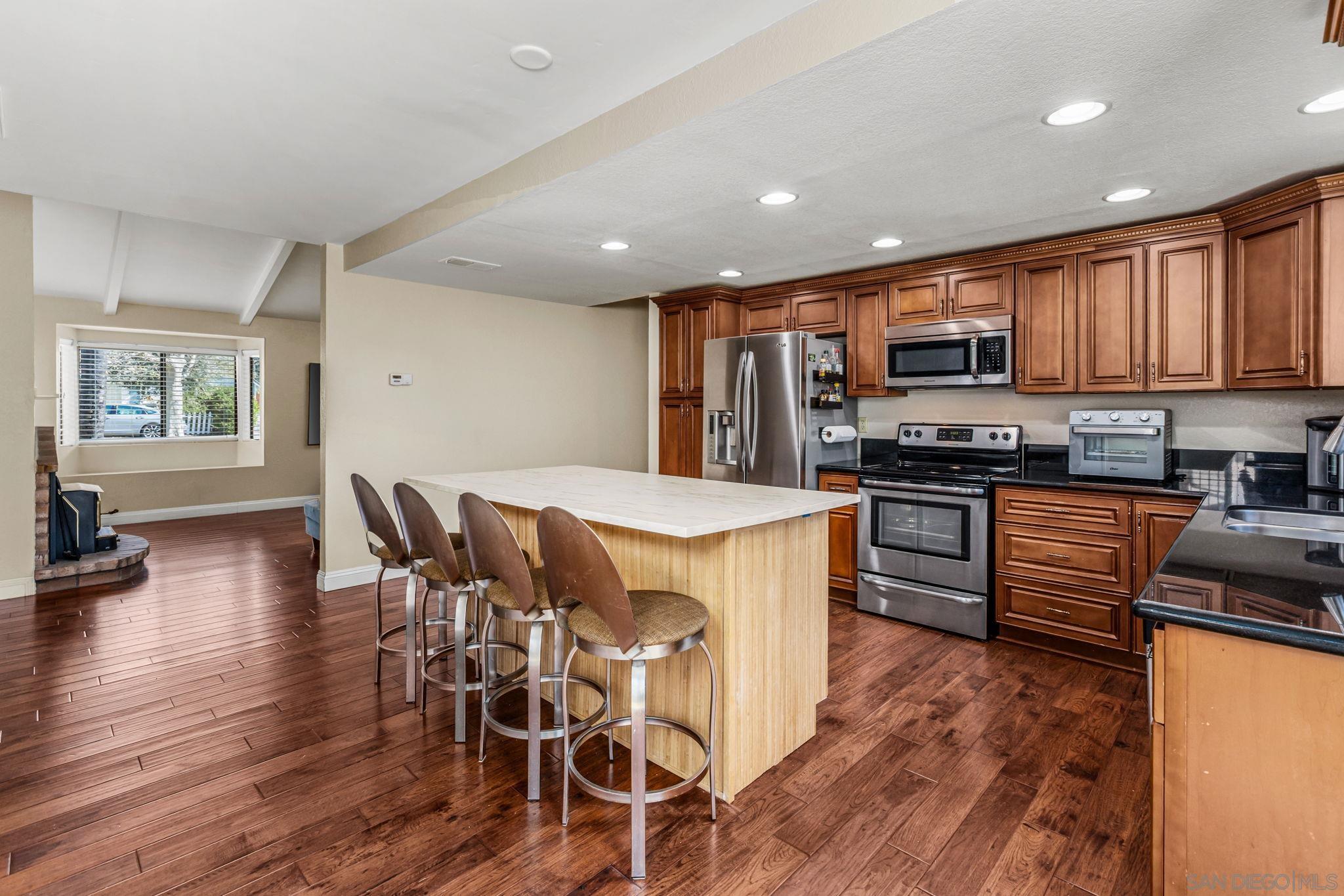 Detail Gallery Image 6 of 52 For 16328  Bassett Ct, Ramona,  CA 92065 - 4 Beds | 2 Baths