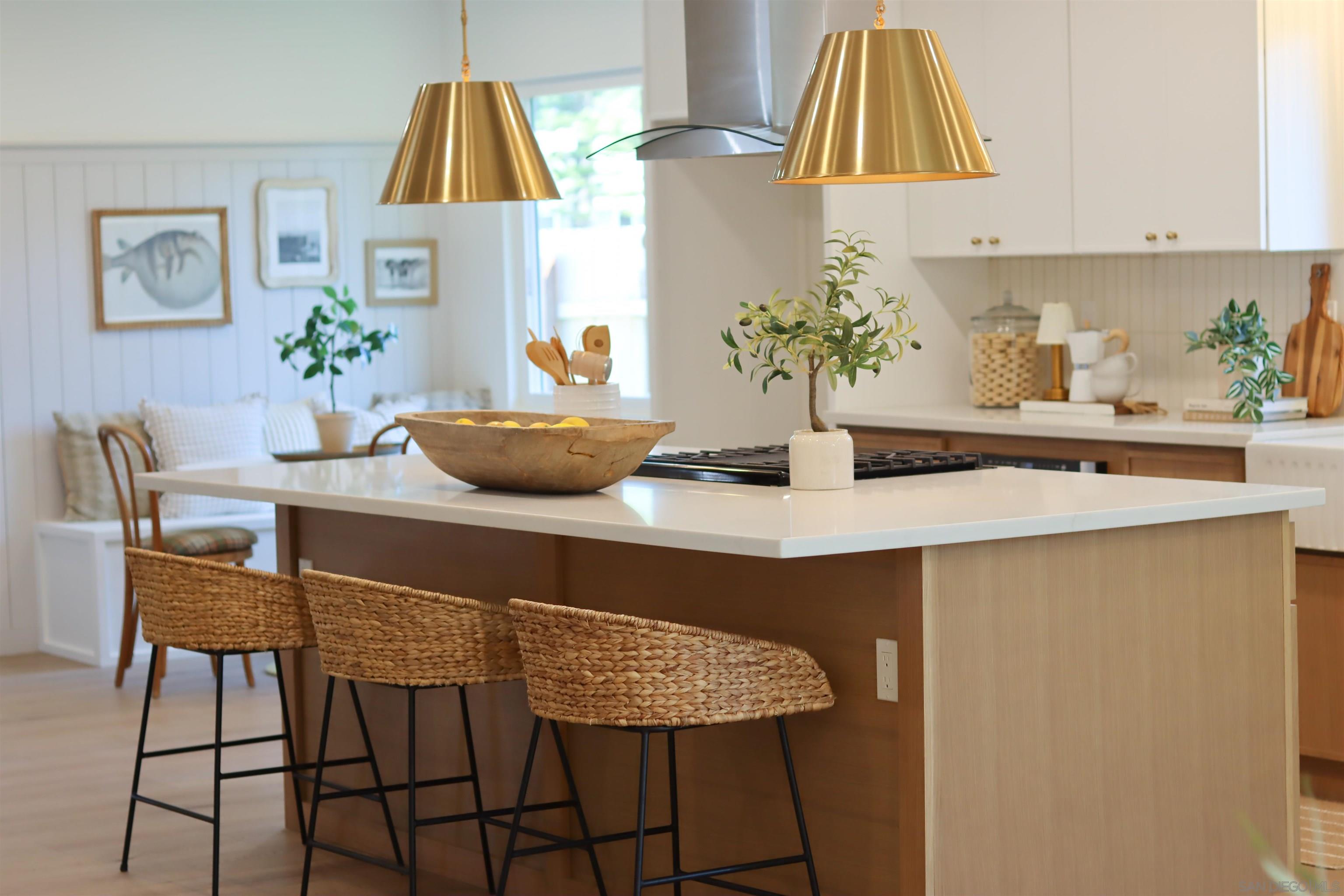 Detail Gallery Image 11 of 74 For 2927  Governor Dr, San Diego,  CA 92122 - 4 Beds | 2 Baths