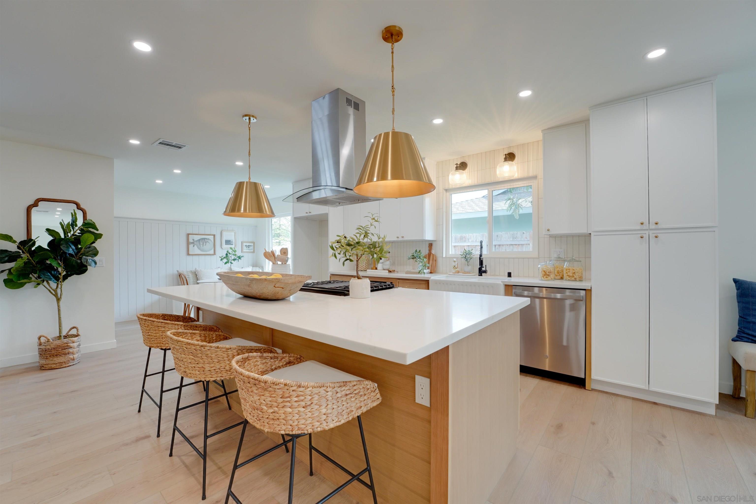 Detail Gallery Image 12 of 74 For 2927  Governor Dr, San Diego,  CA 92122 - 4 Beds | 2 Baths