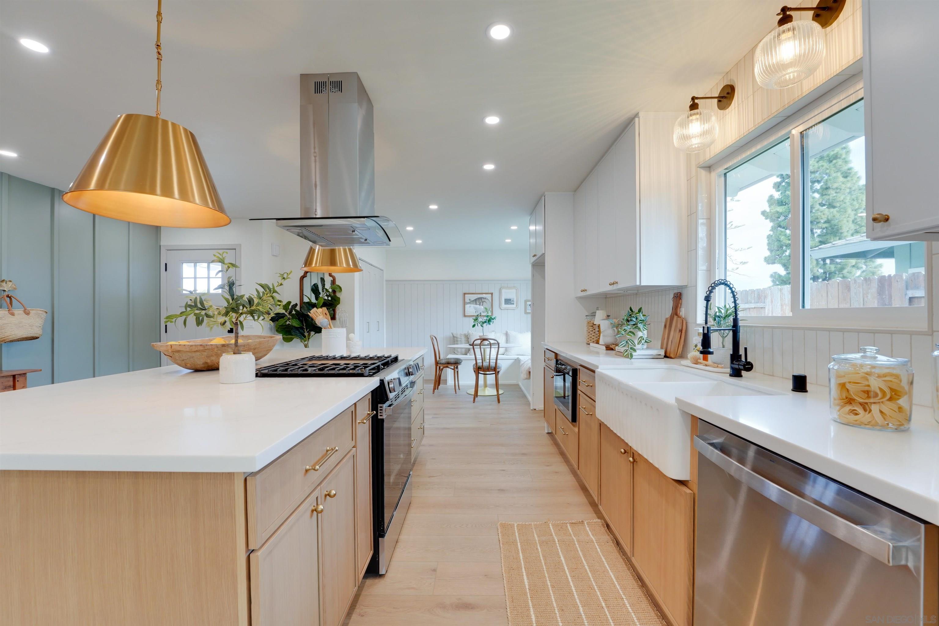 Detail Gallery Image 14 of 74 For 2927  Governor Dr, San Diego,  CA 92122 - 4 Beds | 2 Baths