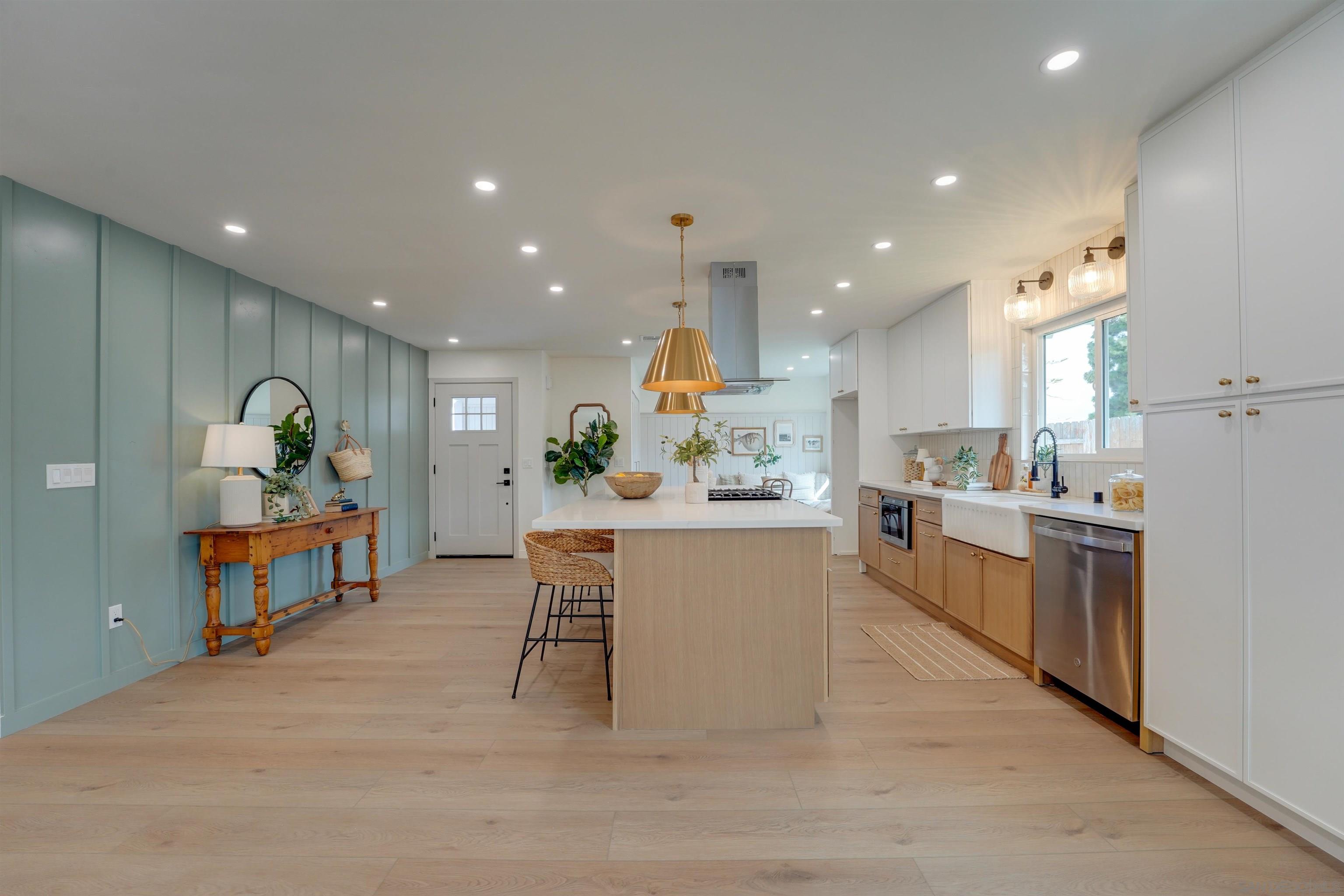 Detail Gallery Image 15 of 74 For 2927  Governor Dr, San Diego,  CA 92122 - 4 Beds | 2 Baths