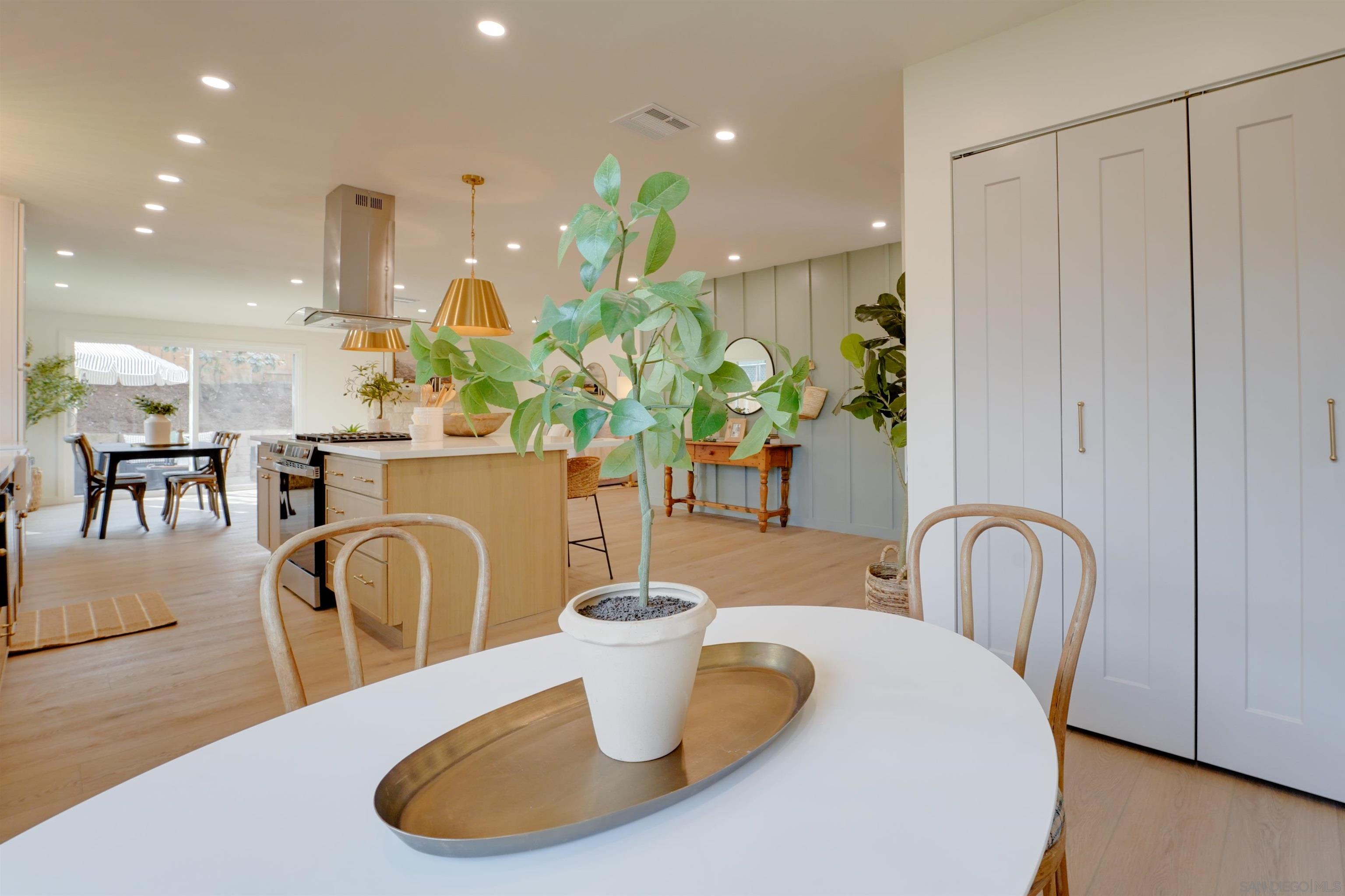 Detail Gallery Image 20 of 74 For 2927  Governor Dr, San Diego,  CA 92122 - 4 Beds | 2 Baths