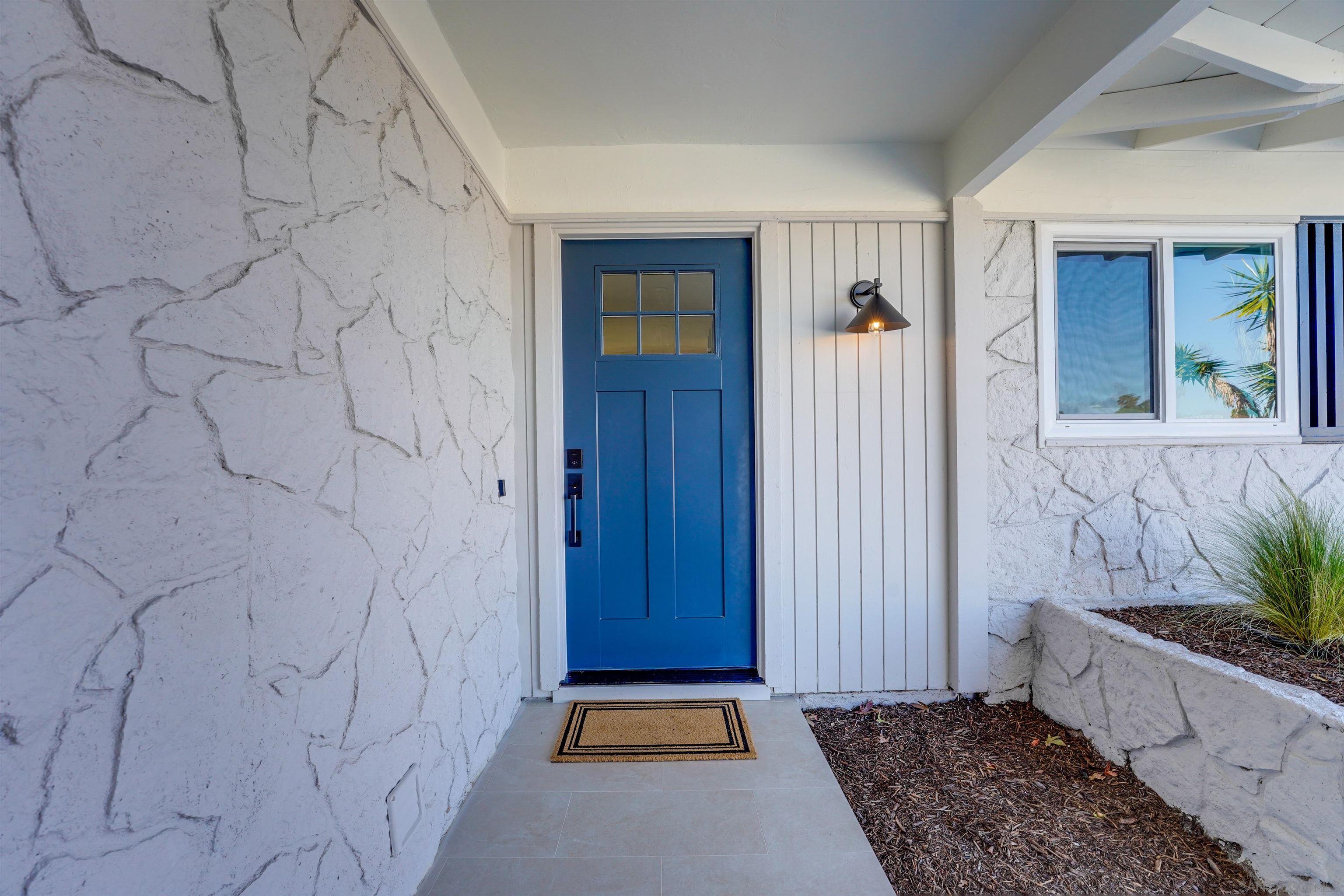 Detail Gallery Image 4 of 74 For 2927  Governor Dr, San Diego,  CA 92122 - 4 Beds | 2 Baths