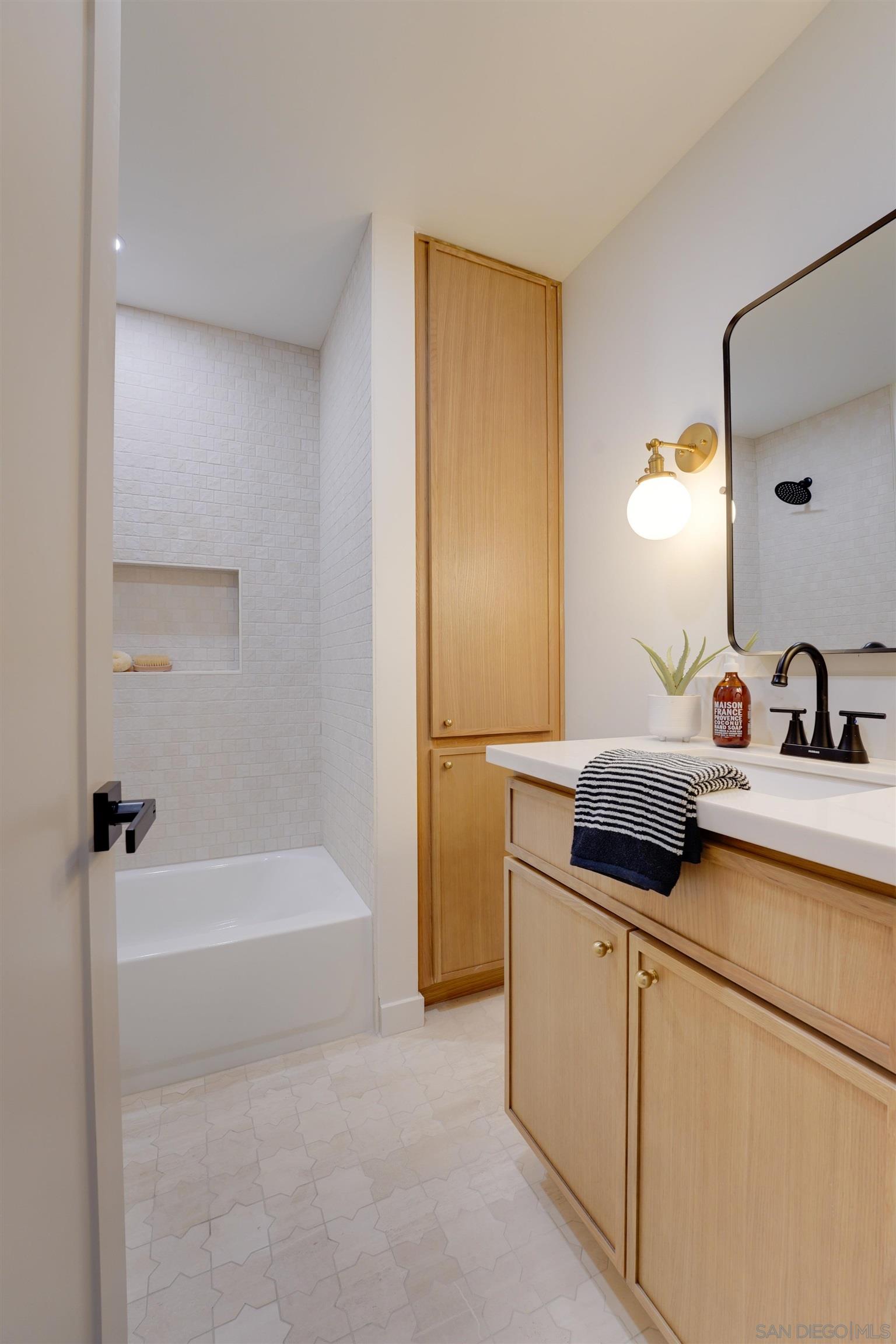 Detail Gallery Image 50 of 74 For 2927  Governor Dr, San Diego,  CA 92122 - 4 Beds | 2 Baths