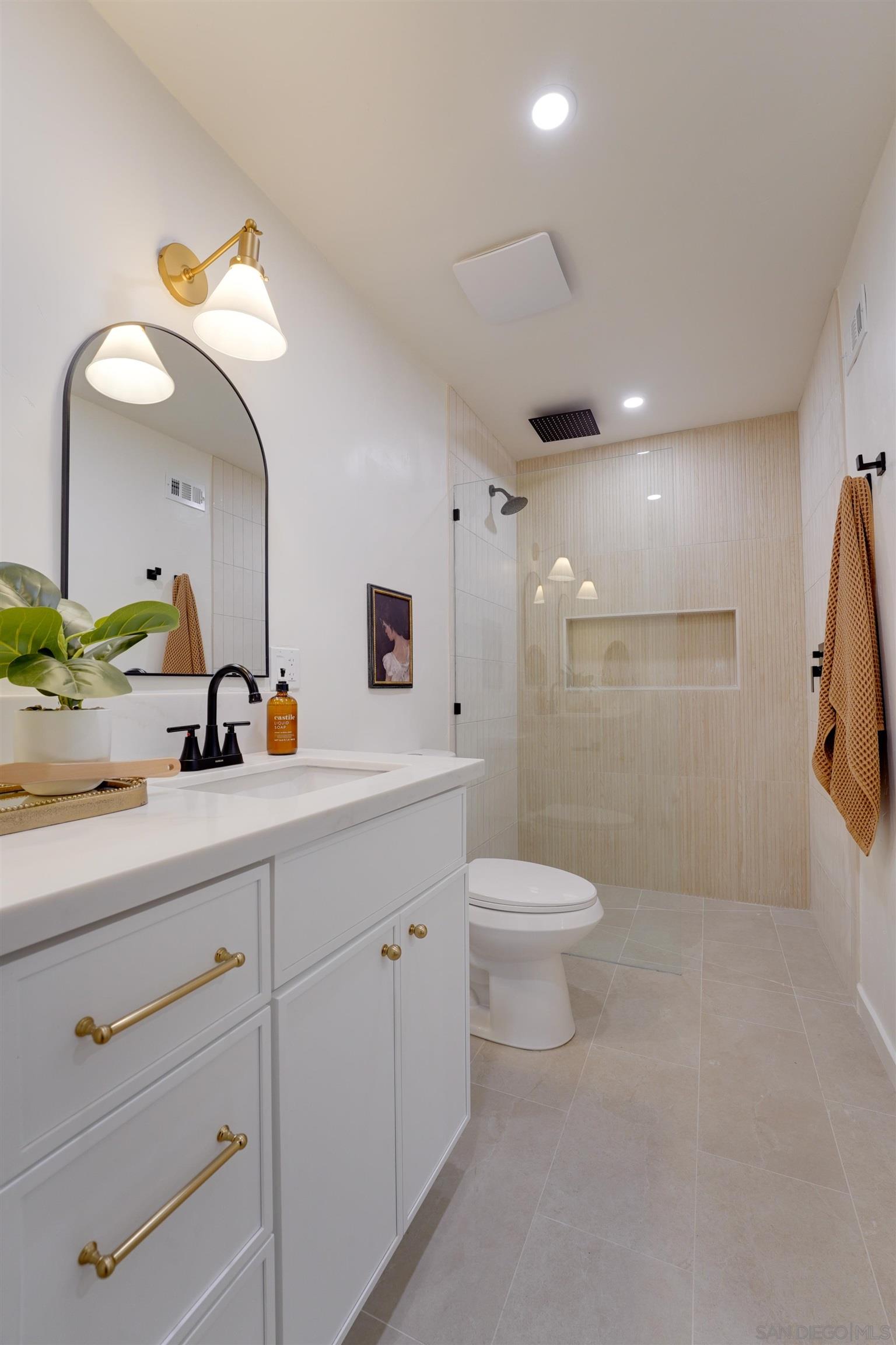 Detail Gallery Image 60 of 74 For 2927  Governor Dr, San Diego,  CA 92122 - 4 Beds | 2 Baths