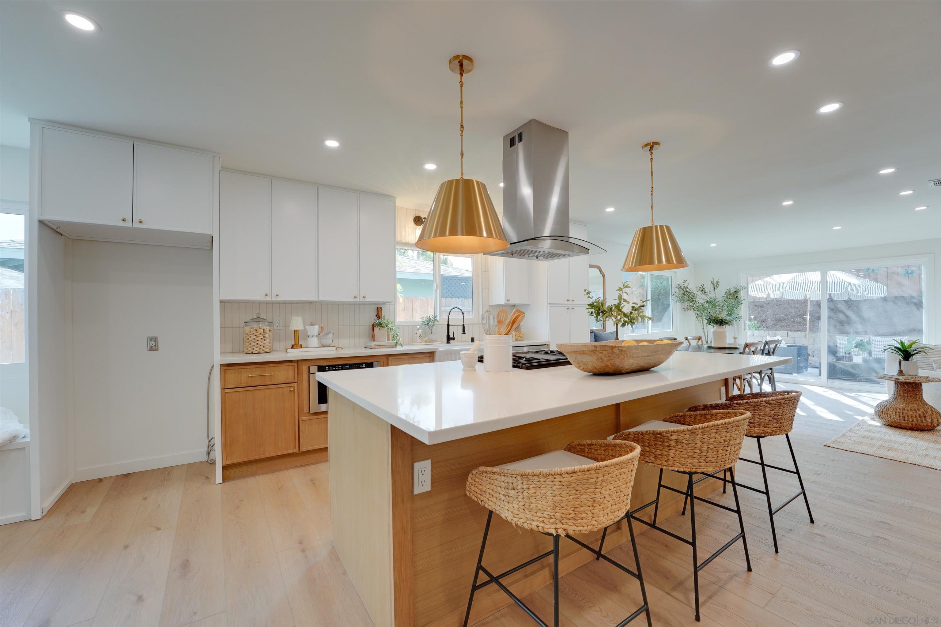 Detail Gallery Image 10 of 74 For 2927  Governor Dr, San Diego,  CA 92122 - 4 Beds | 2 Baths