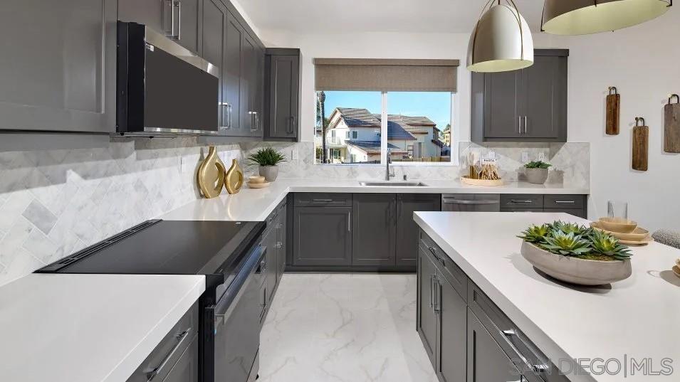 Detail Gallery Image 3 of 15 For 14342  Savannah Court, San Diego,  CA 92128 - 3 Beds | 2/1 Baths