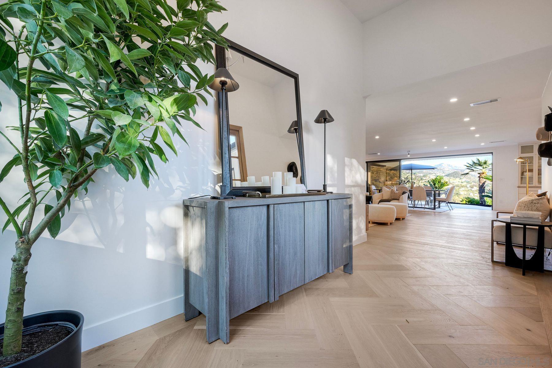 Detail Gallery Image 2 of 54 For 13940  Northcrest Lane, Poway,  CA 92064 - 4 Beds | 4 Baths