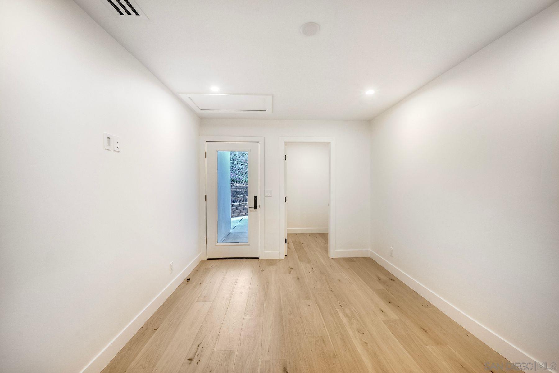 Detail Gallery Image 16 of 54 For 13940  Northcrest Lane, Poway,  CA 92064 - 4 Beds | 4 Baths