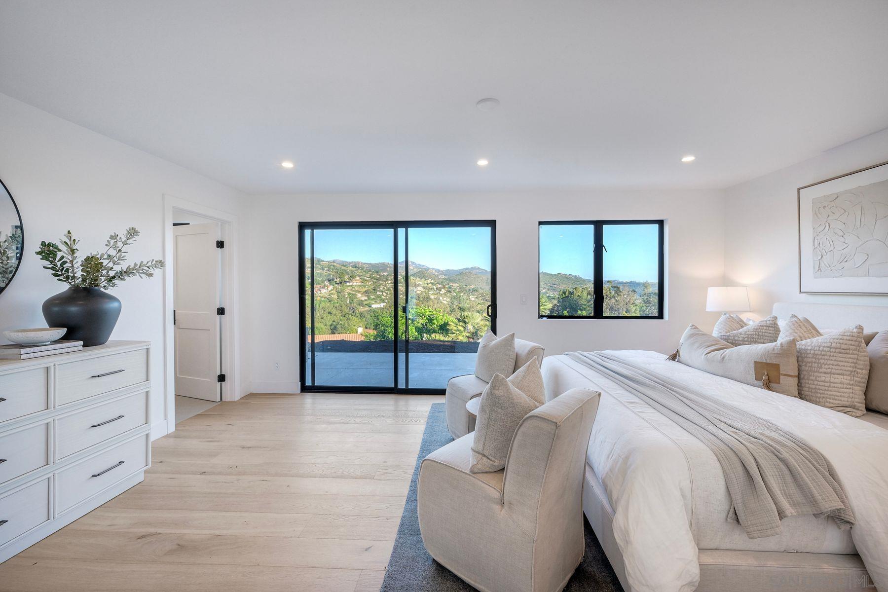 Detail Gallery Image 17 of 54 For 13940  Northcrest Lane, Poway,  CA 92064 - 4 Beds | 4 Baths