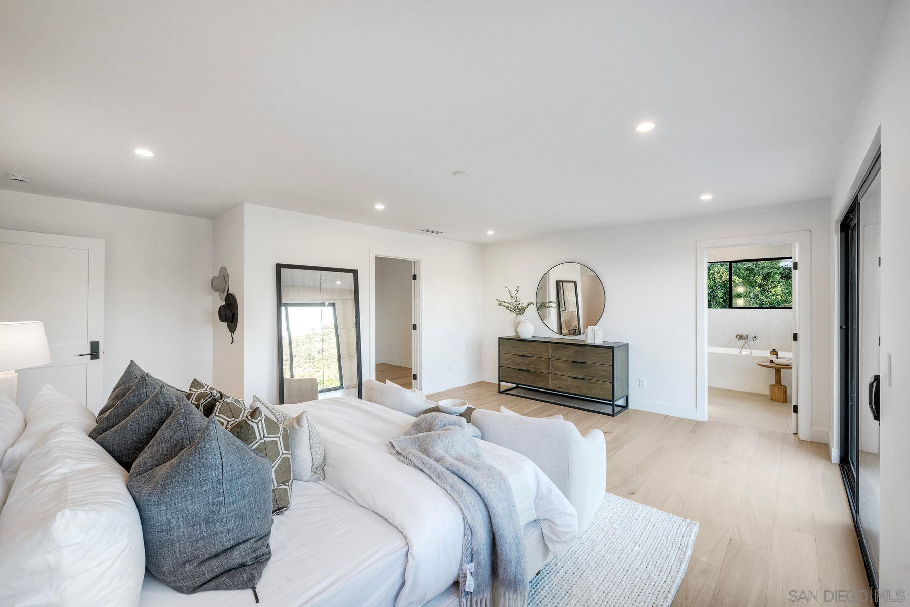 Detail Gallery Image 23 of 54 For 13940  Northcrest Lane, Poway,  CA 92064 - 4 Beds | 4 Baths