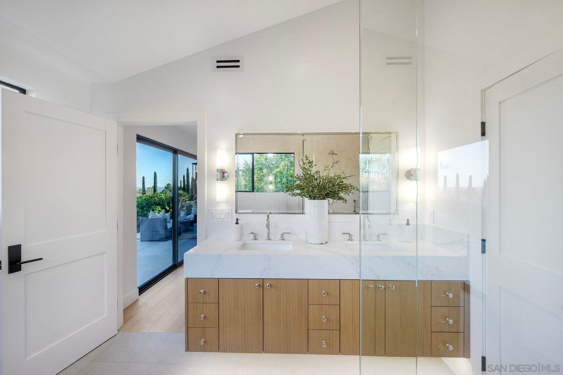 Detail Gallery Image 25 of 54 For 13940  Northcrest Lane, Poway,  CA 92064 - 4 Beds | 4 Baths