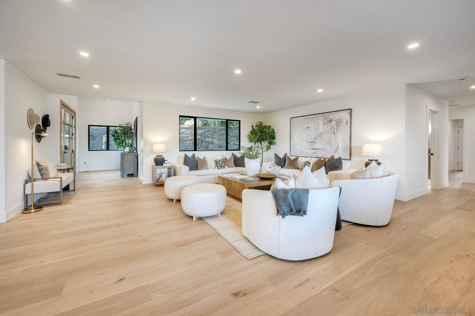 Detail Gallery Image 4 of 54 For 13940  Northcrest Lane, Poway,  CA 92064 - 4 Beds | 4 Baths