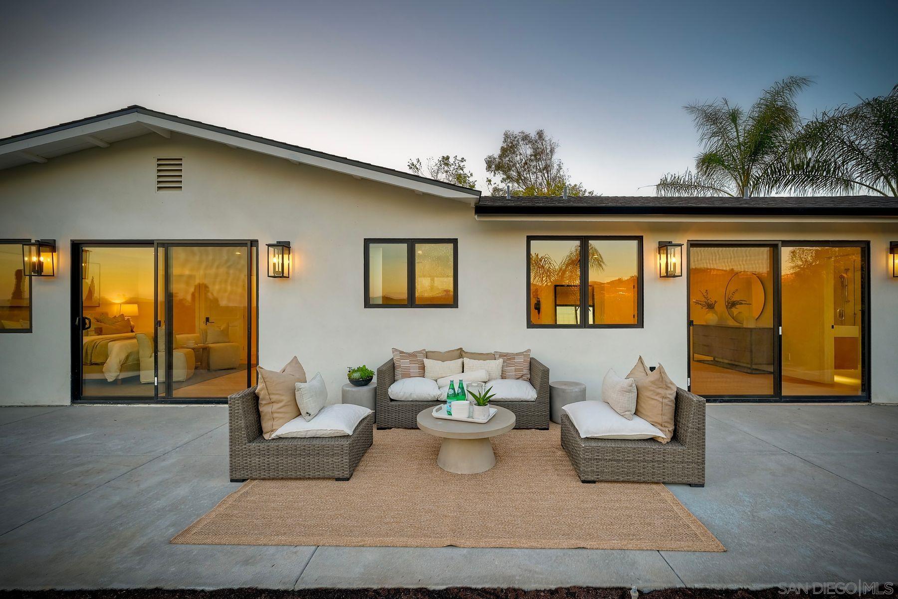 Detail Gallery Image 33 of 54 For 13940  Northcrest Lane, Poway,  CA 92064 - 4 Beds | 4 Baths