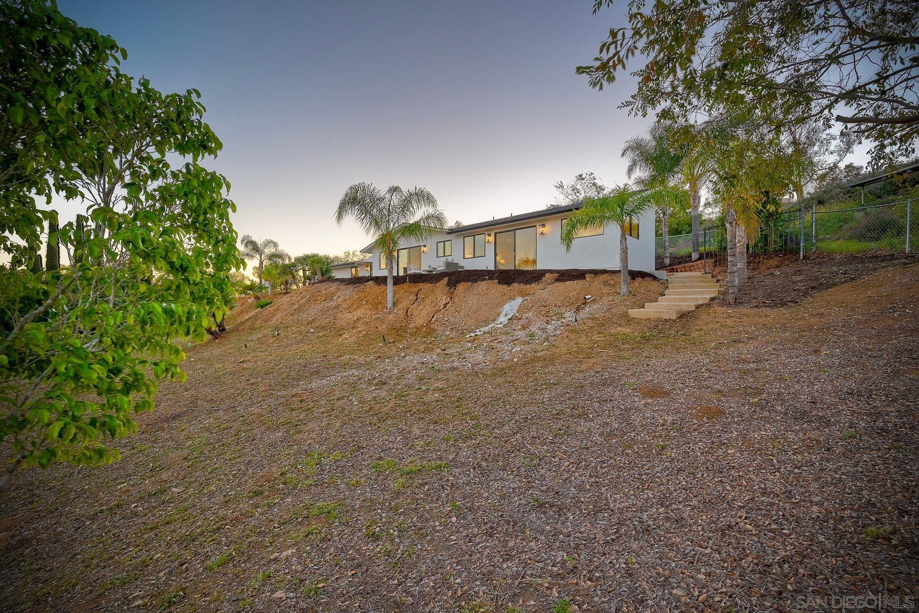 Detail Gallery Image 34 of 54 For 13940  Northcrest Lane, Poway,  CA 92064 - 4 Beds | 4 Baths