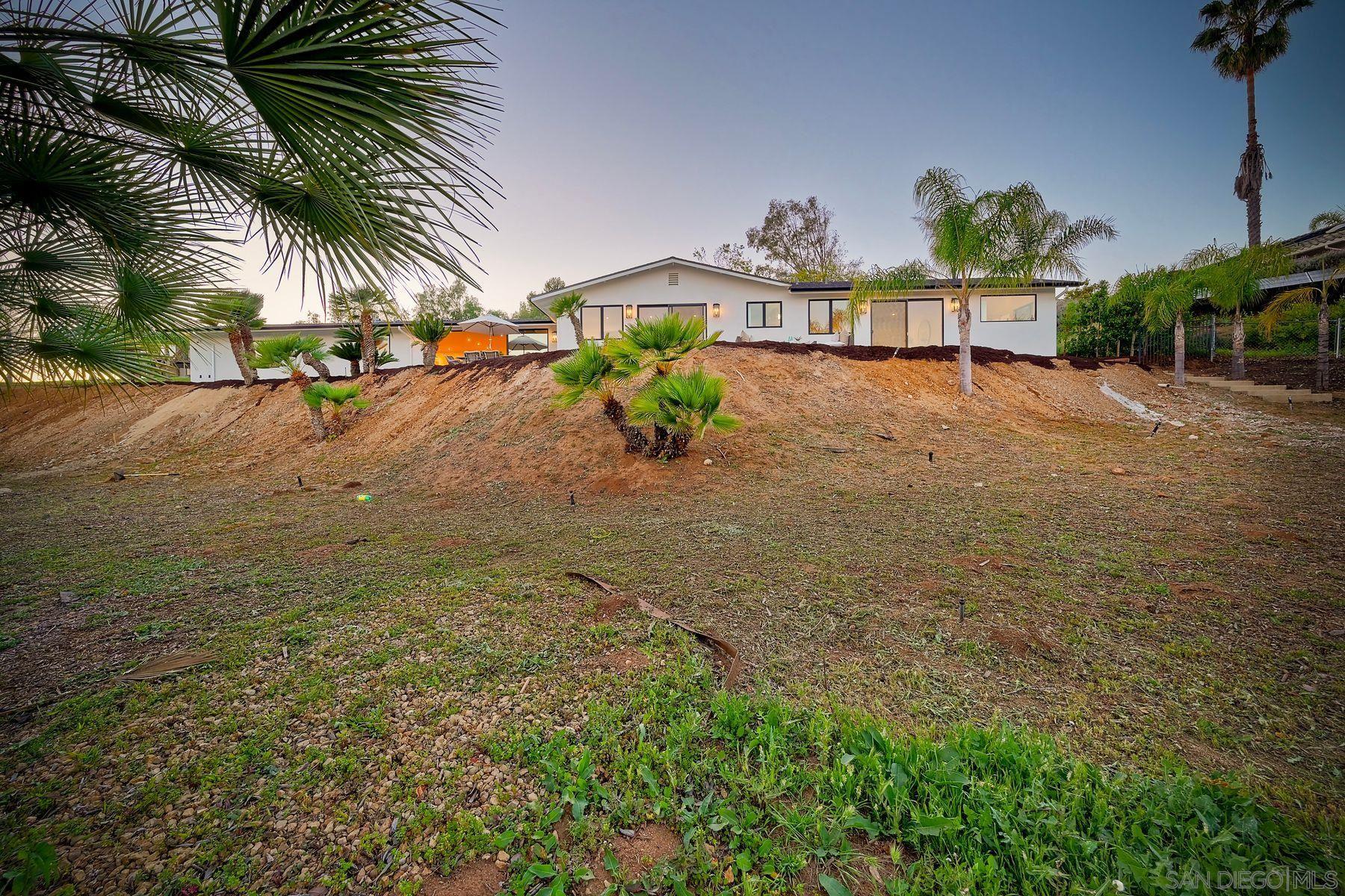 Detail Gallery Image 35 of 54 For 13940  Northcrest Lane, Poway,  CA 92064 - 4 Beds | 4 Baths