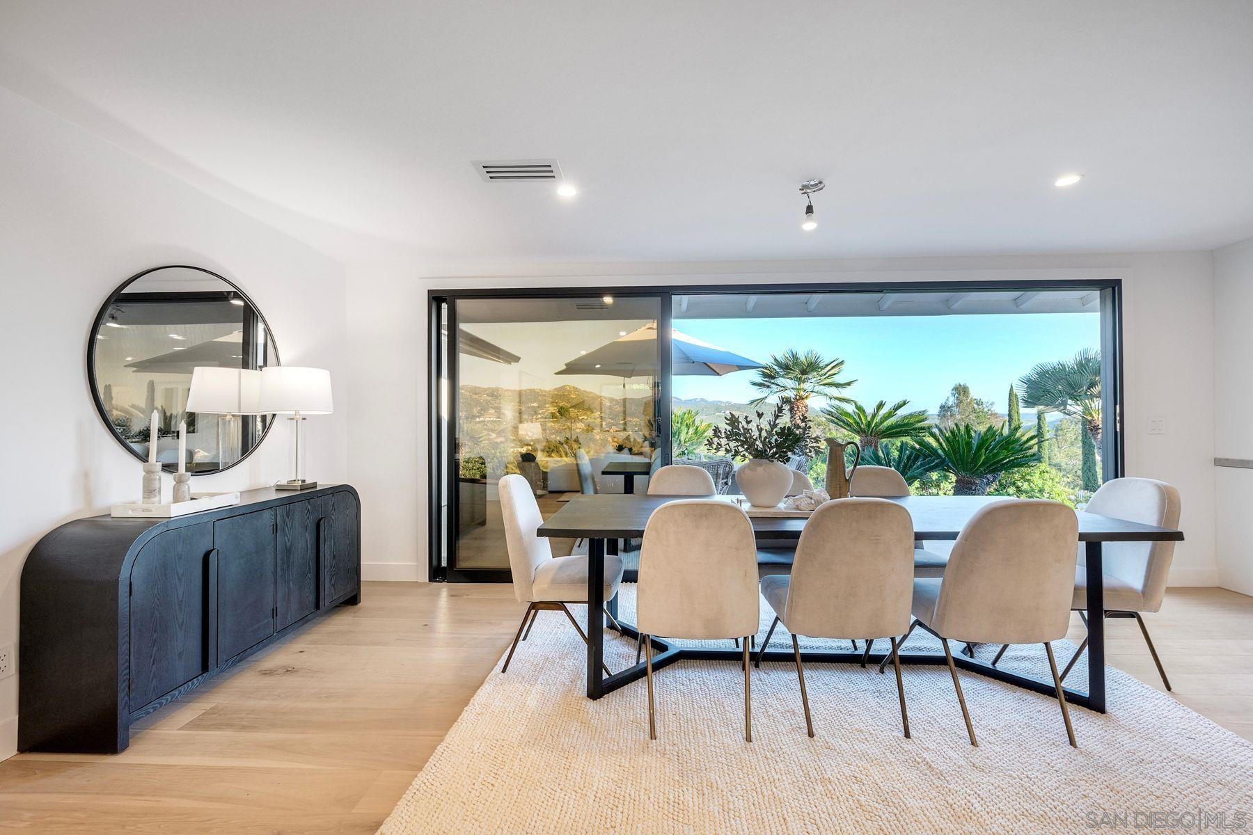 Detail Gallery Image 8 of 54 For 13940  Northcrest Lane, Poway,  CA 92064 - 4 Beds | 4 Baths