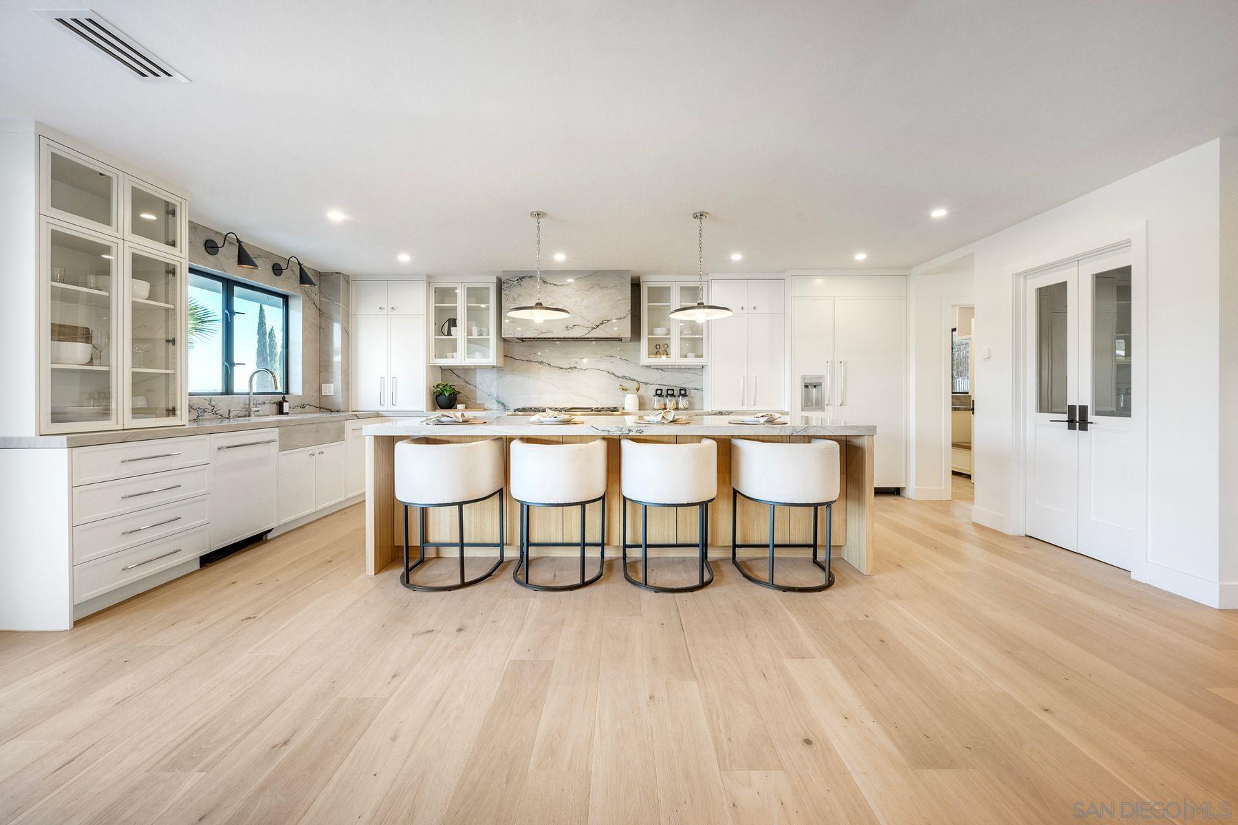 Detail Gallery Image 9 of 54 For 13940  Northcrest Lane, Poway,  CA 92064 - 4 Beds | 4 Baths