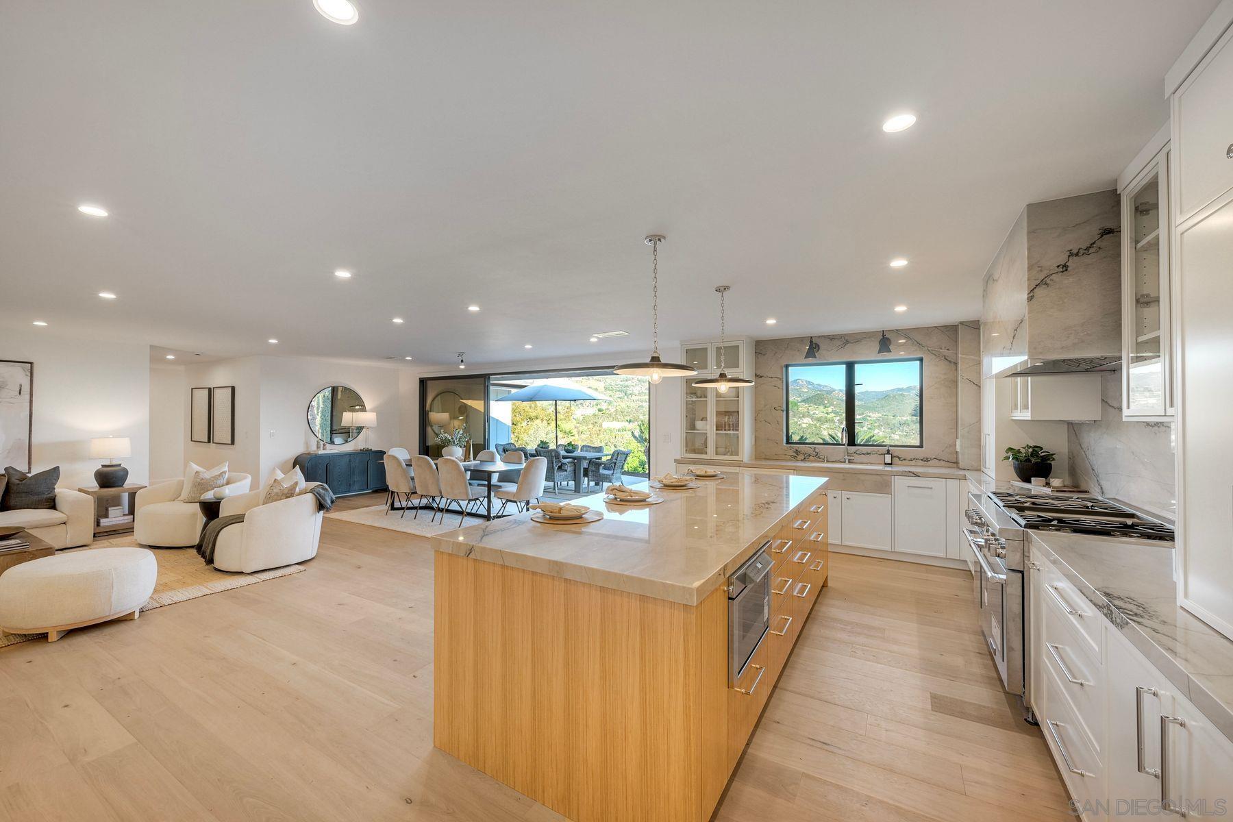 Detail Gallery Image 10 of 54 For 13940  Northcrest Lane, Poway,  CA 92064 - 4 Beds | 4 Baths