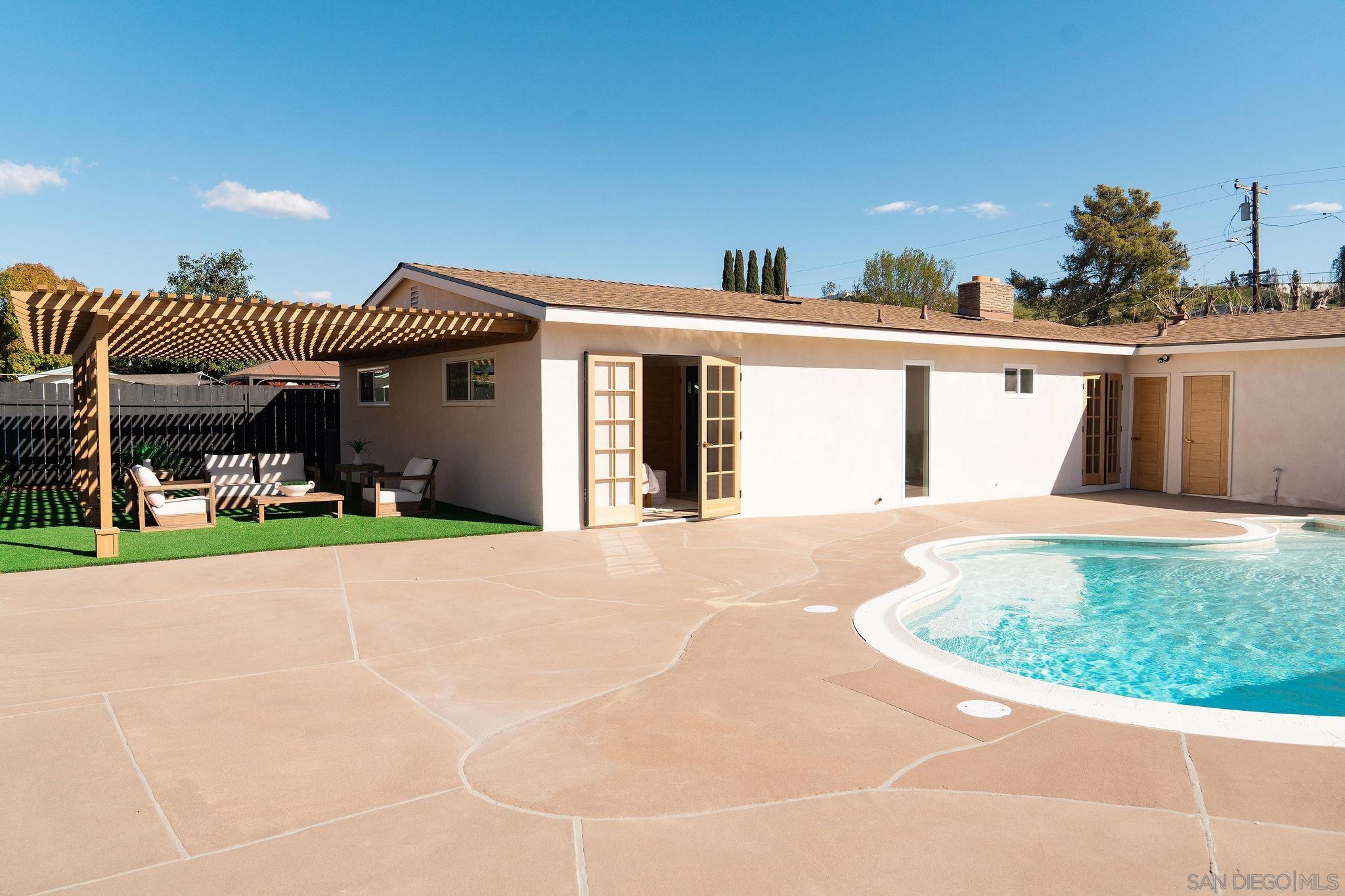 Detail Gallery Image 4 of 49 For 12608  Tustin St., Poway,  CA 92064 - 3 Beds | 2 Baths