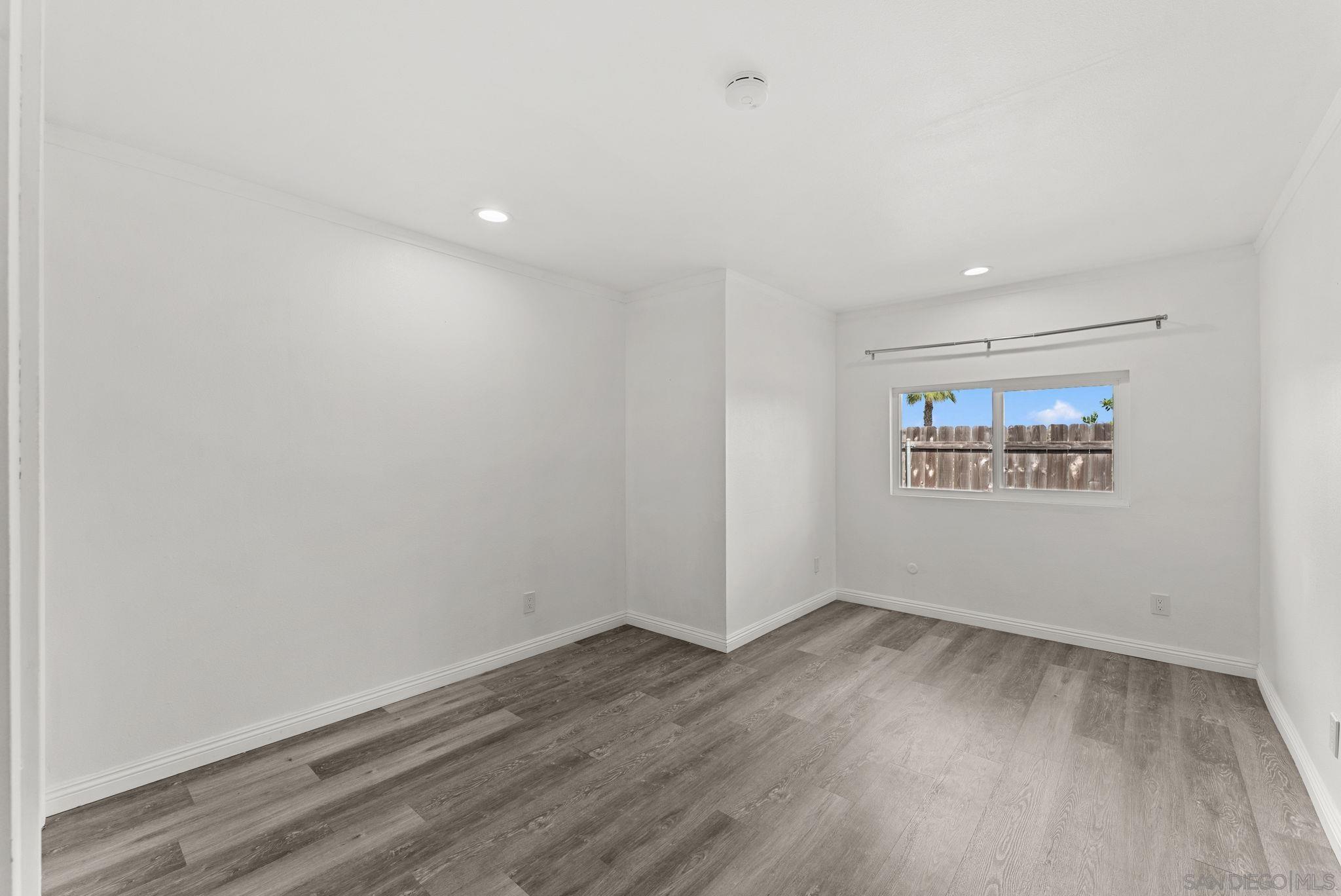 Detail Gallery Image 12 of 29 For 1305  Cornish Drive, Oceanside,  CA 92054 - 6 Beds | 3 Baths