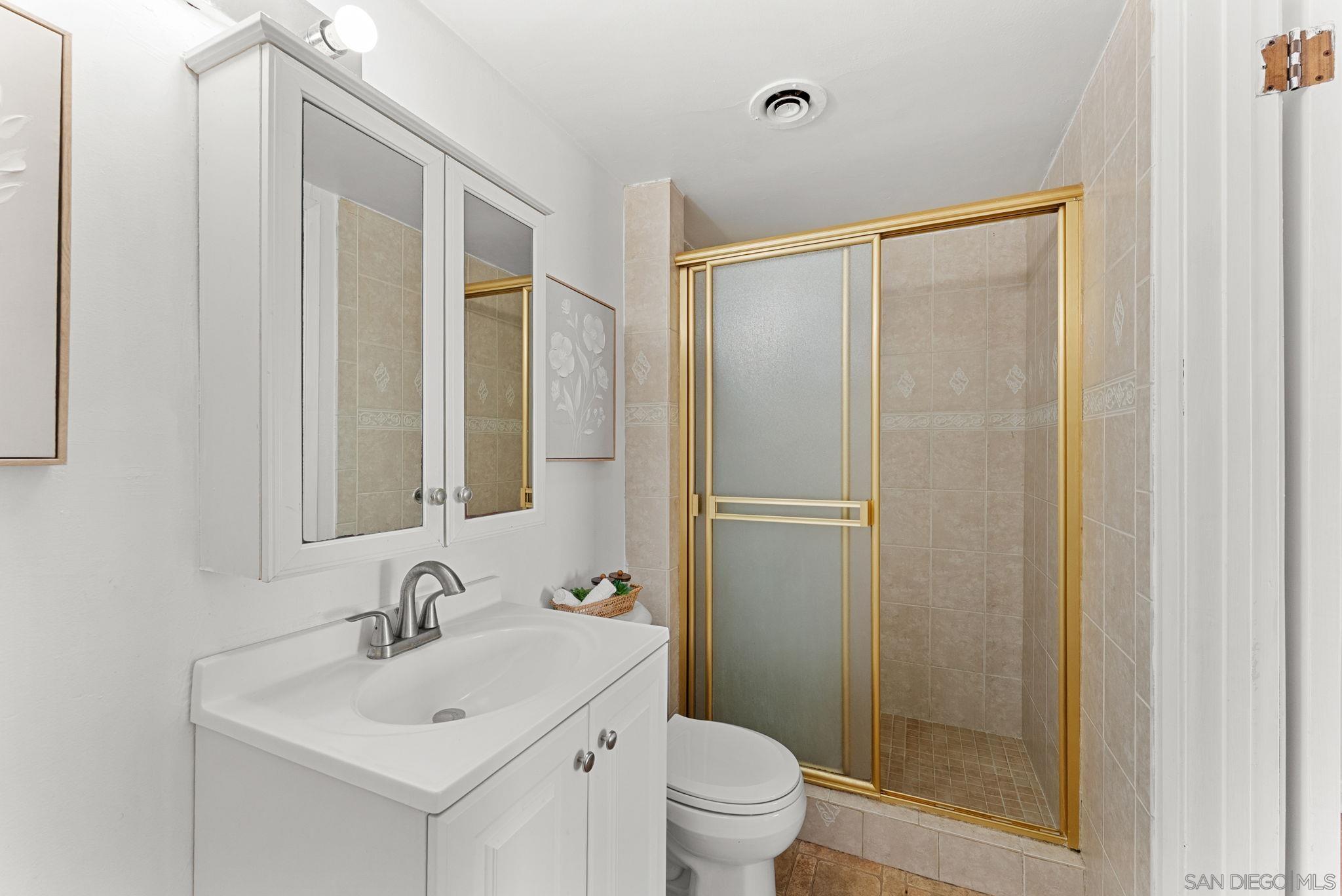 Detail Gallery Image 15 of 29 For 1305  Cornish Drive, Oceanside,  CA 92054 - 6 Beds | 3 Baths