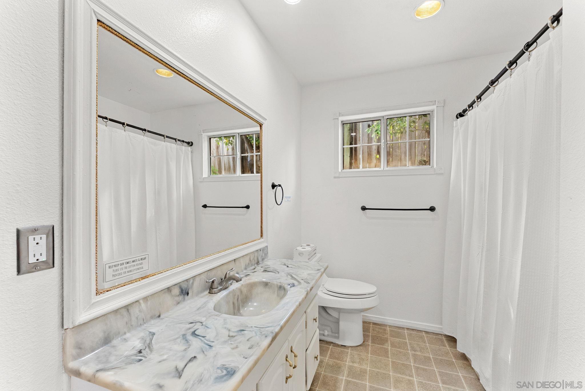 Detail Gallery Image 18 of 29 For 1305  Cornish Drive, Oceanside,  CA 92054 - 6 Beds | 3 Baths