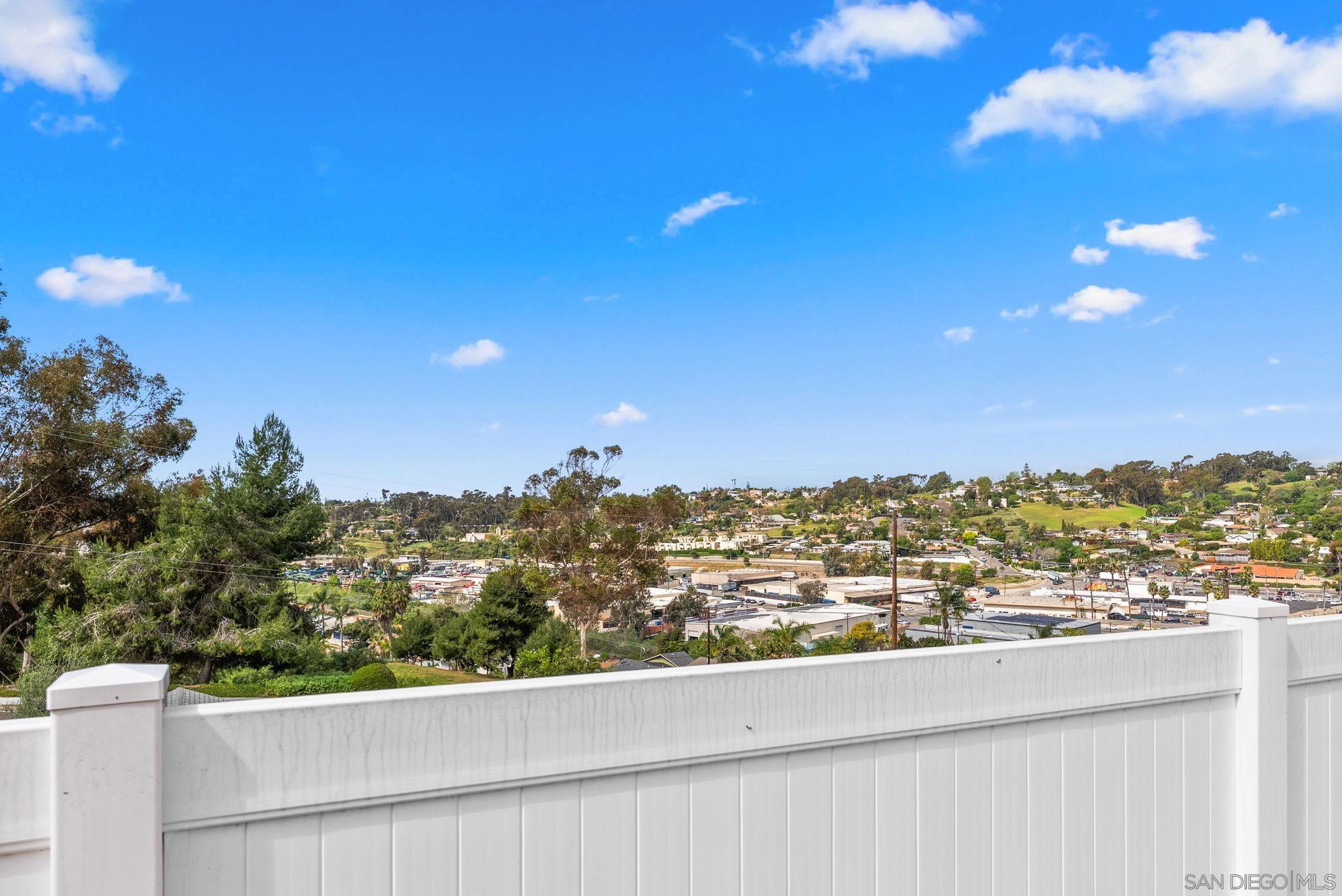 Detail Gallery Image 21 of 29 For 1305  Cornish Drive, Oceanside,  CA 92054 - 6 Beds | 3 Baths