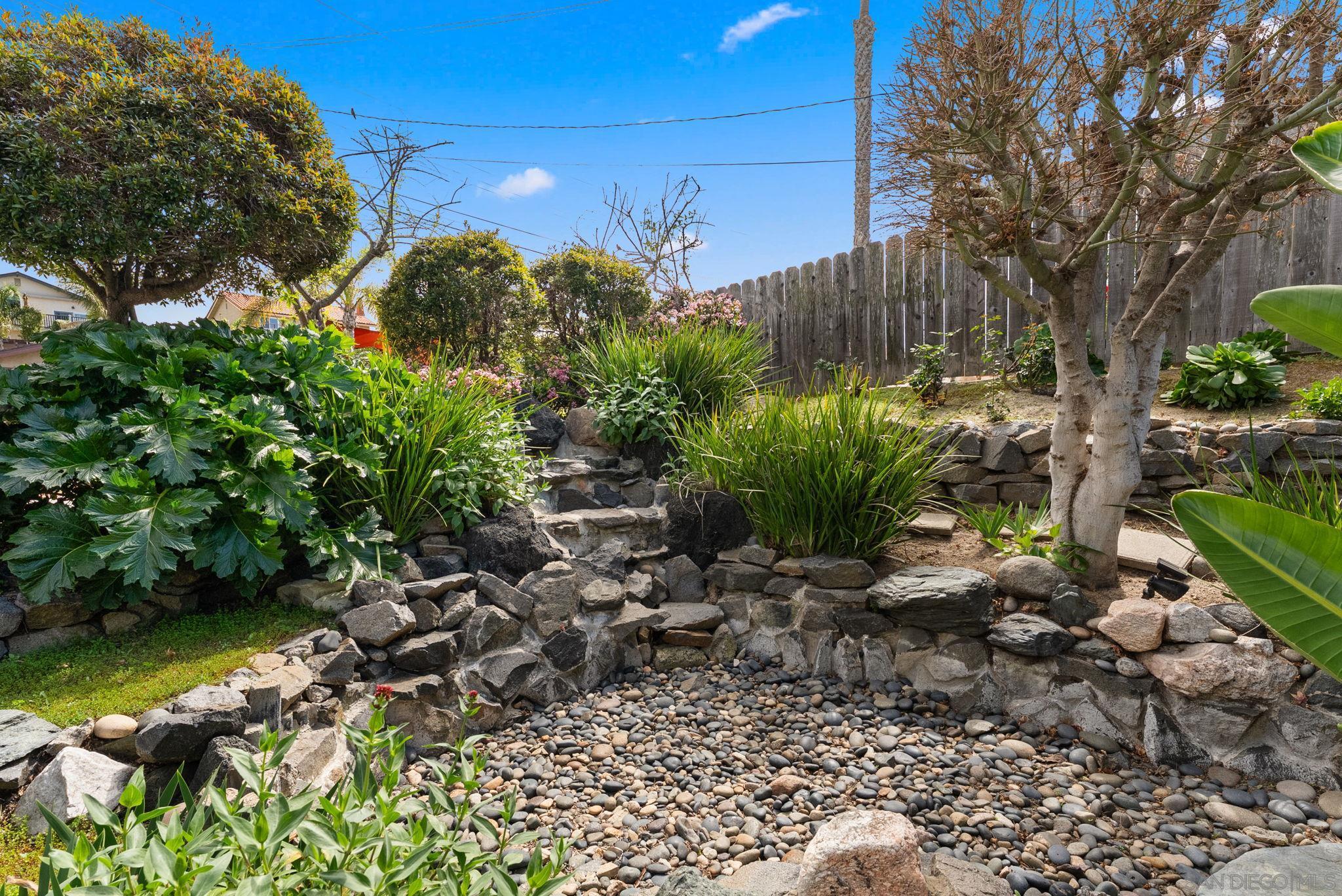 Detail Gallery Image 23 of 29 For 1305  Cornish Drive, Oceanside,  CA 92054 - 6 Beds | 3 Baths