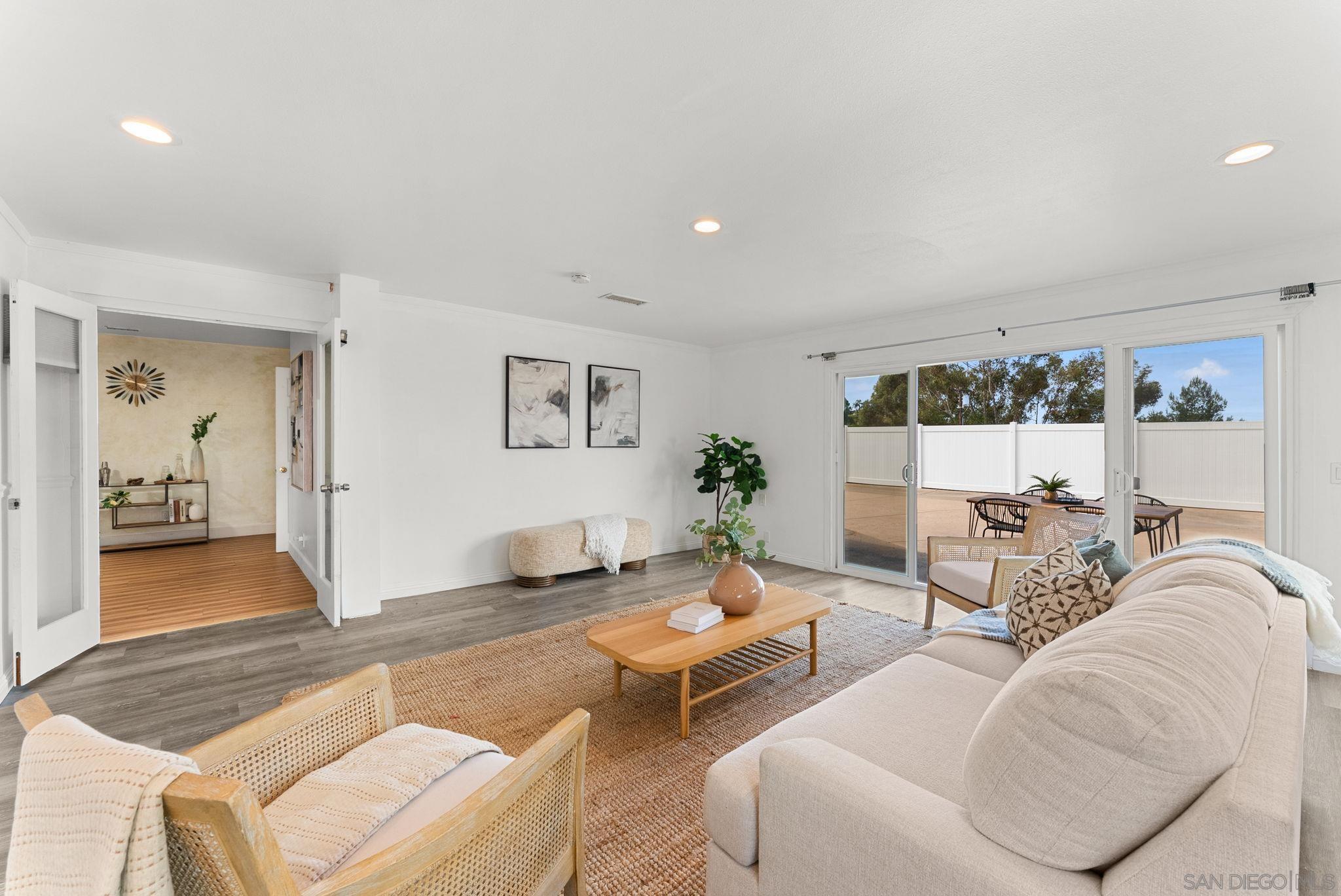 Detail Gallery Image 4 of 29 For 1305  Cornish Drive, Oceanside,  CA 92054 - 6 Beds | 3 Baths