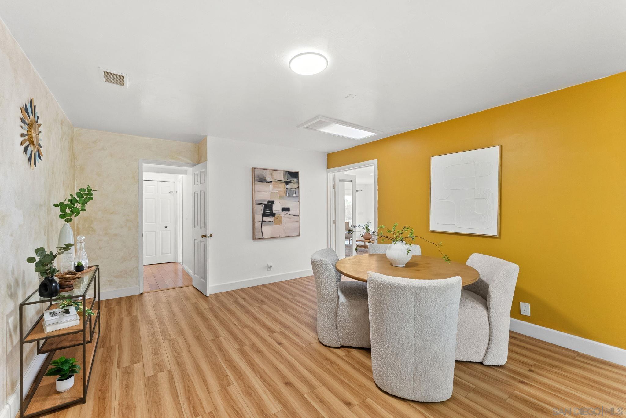 Detail Gallery Image 5 of 29 For 1305  Cornish Drive, Oceanside,  CA 92054 - 6 Beds | 3 Baths