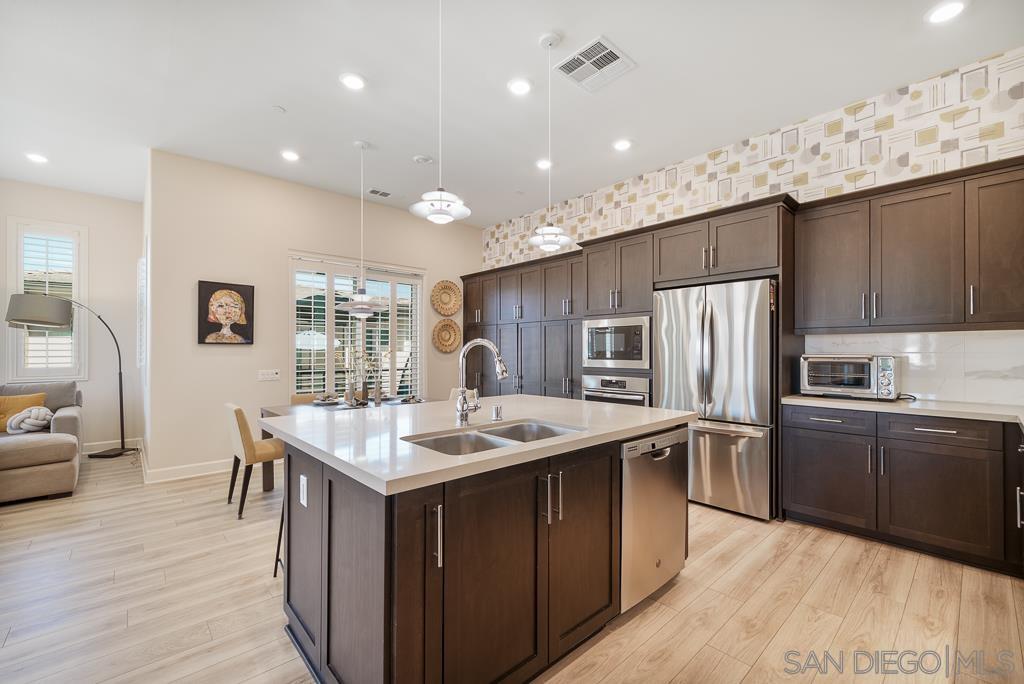 Detail Gallery Image 19 of 63 For 16750  Coyote Bush Drive  #36,  San Diego,  CA 92127 - 3 Beds | 2/1 Baths