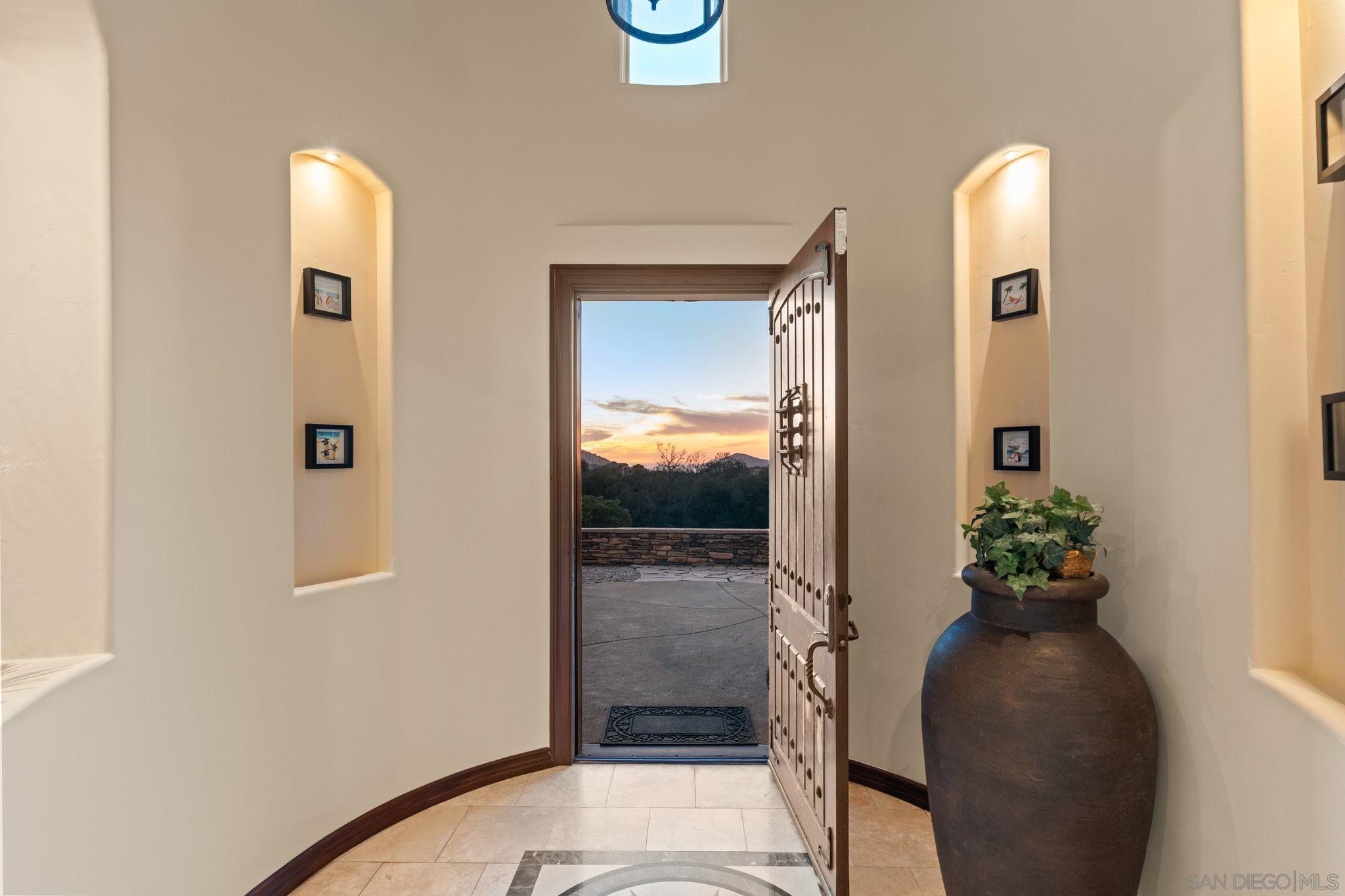 Detail Gallery Image 13 of 75 For 19491  Deerhorn Valley, Jamul,  CA 91935 - 3 Beds | 3/1 Baths